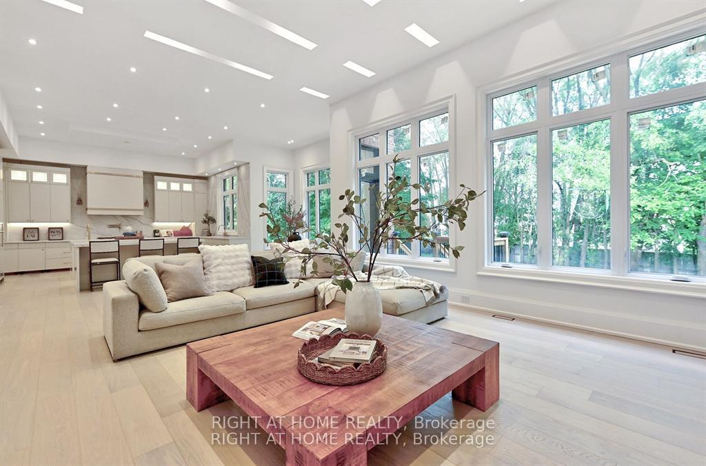 Photo 14 of 27 Hurlingham Crescent, North York, Banbury-Don Mills — HOMEH