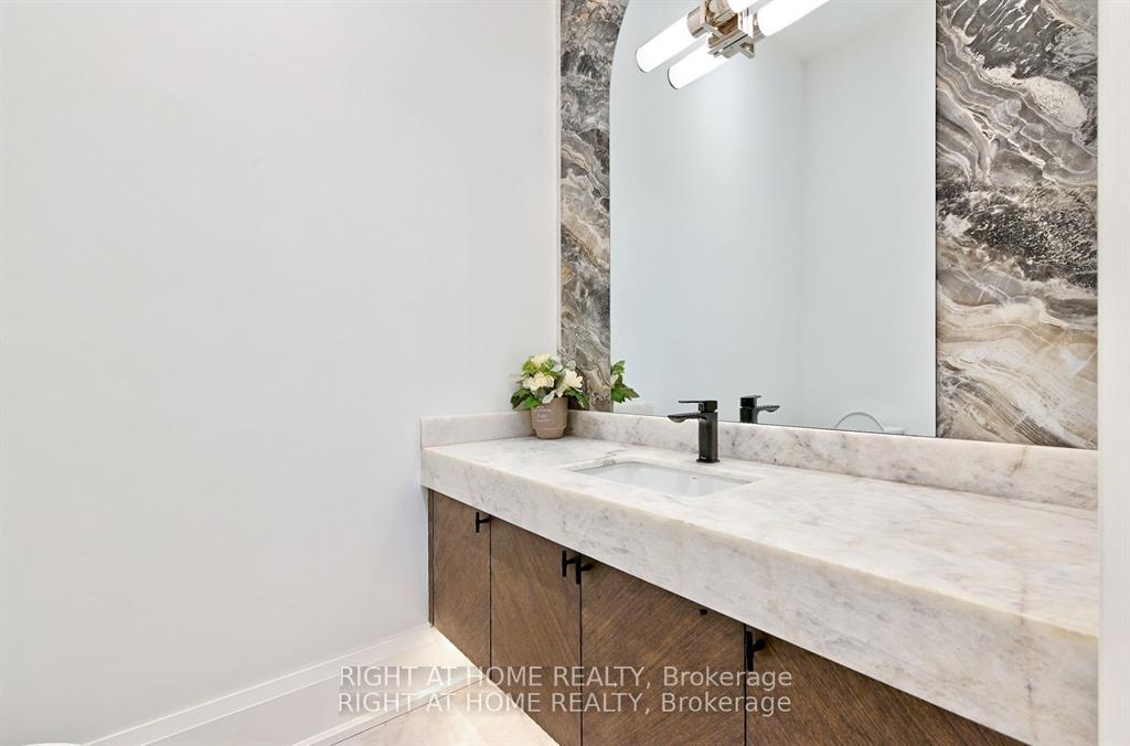 Photo 16 of 27 Hurlingham Crescent, North York, Banbury-Don Mills — HOMEH