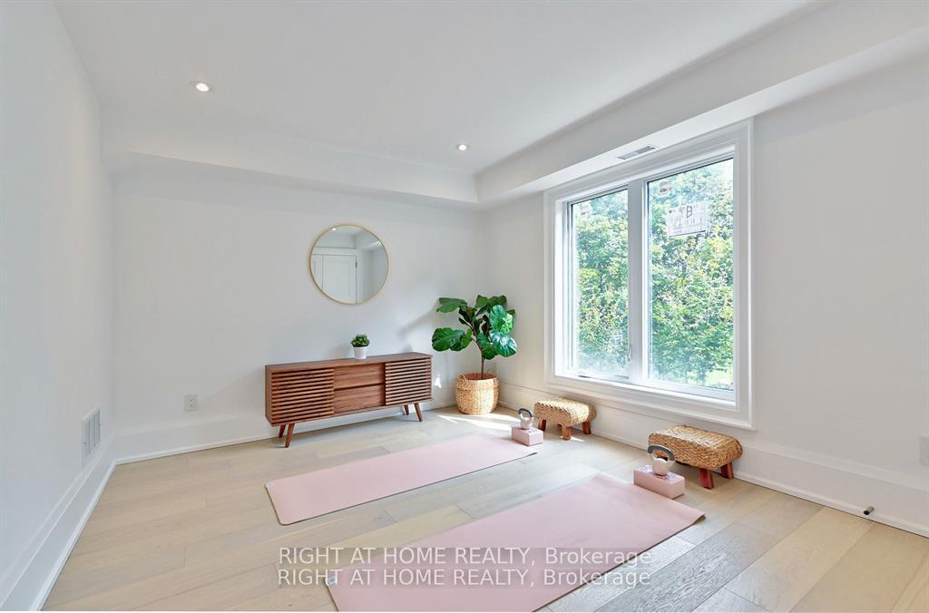 Photo 18 of 27 Hurlingham Crescent, North York, Banbury-Don Mills — HOMEH