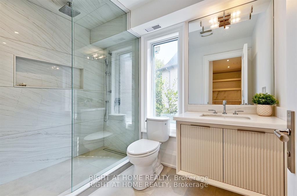 Photo 19 of 27 Hurlingham Crescent, North York, Banbury-Don Mills — HOMEH