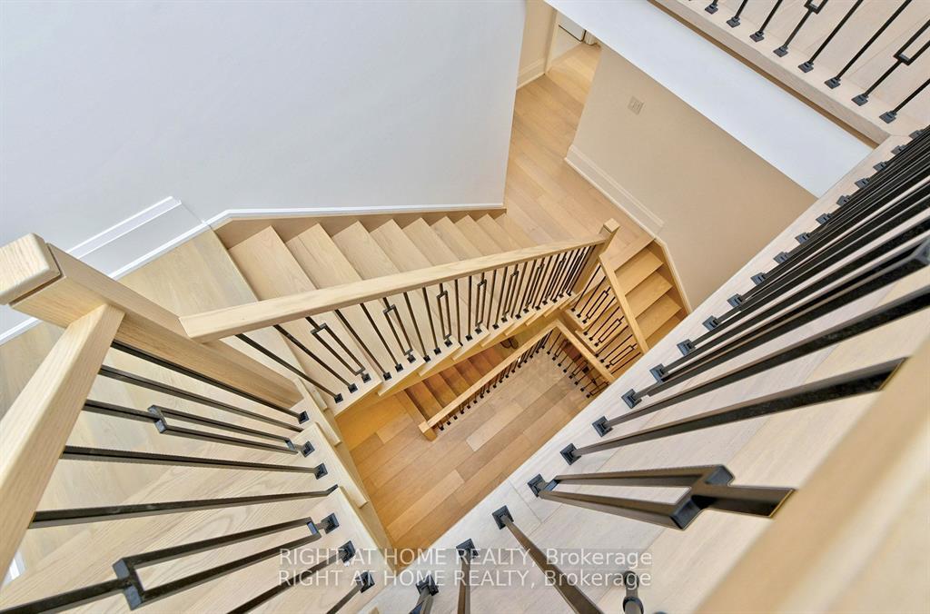 Photo 23 of 27 Hurlingham Crescent, North York, Banbury-Don Mills — HOMEH