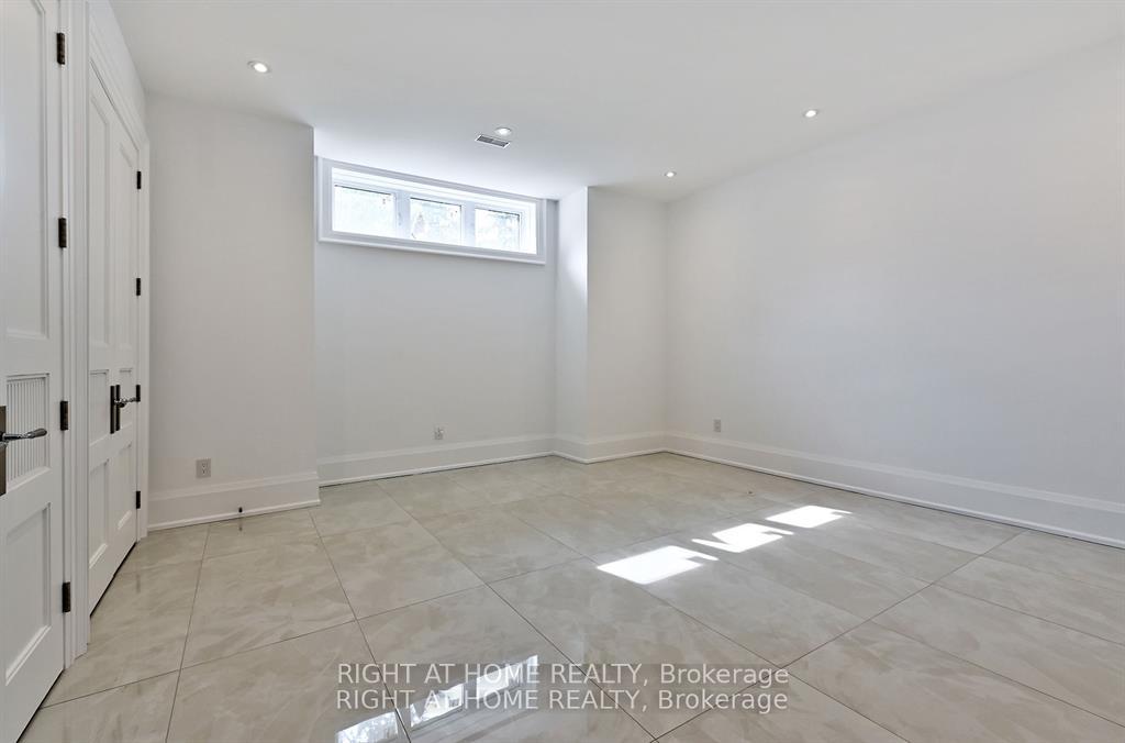 Photo 41 of 27 Hurlingham Crescent, North York, Banbury-Don Mills — HOMEH