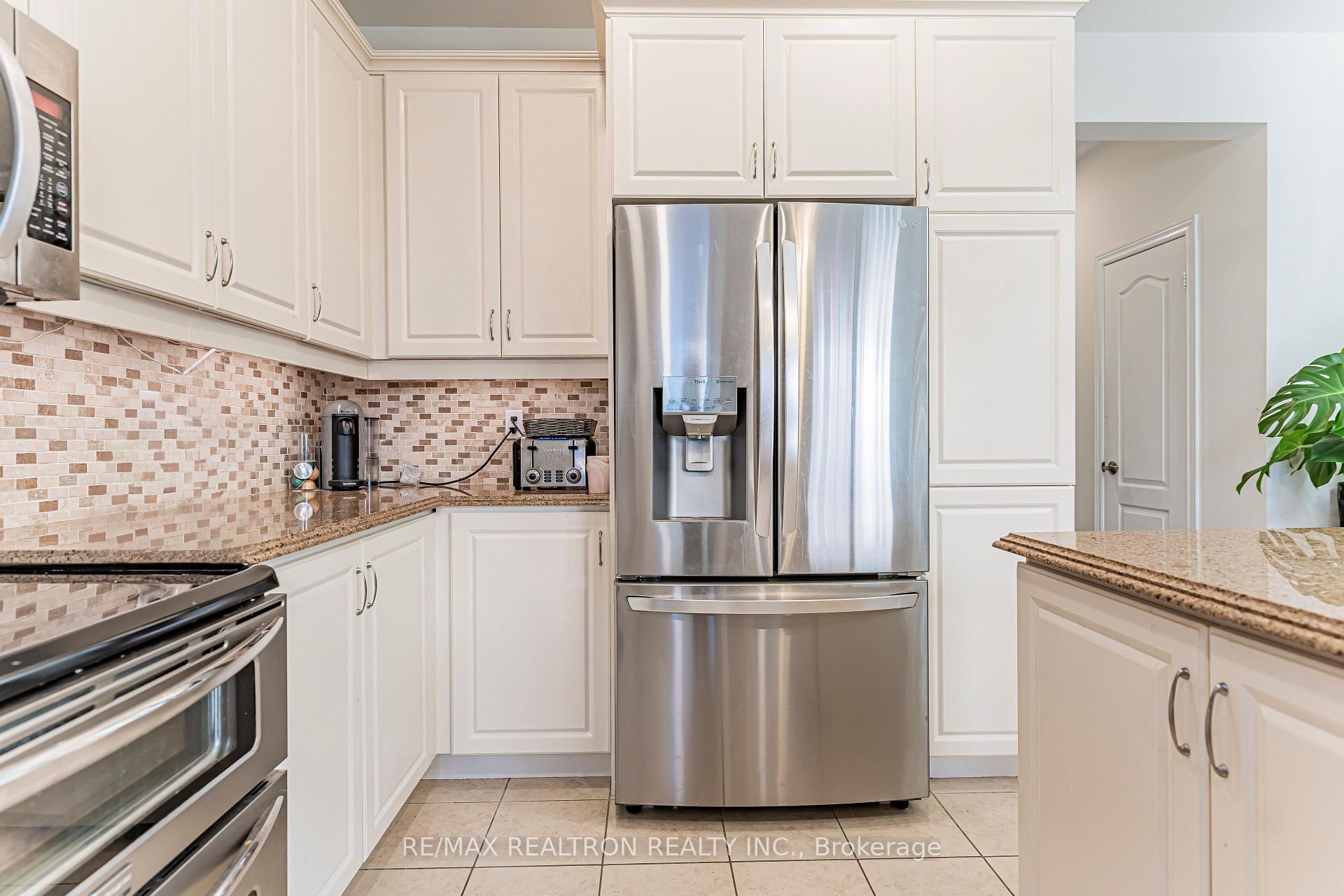 Photo 8 of 388 Kwapis Boulevard, Newmarket, Woodland Hill — HOMEH