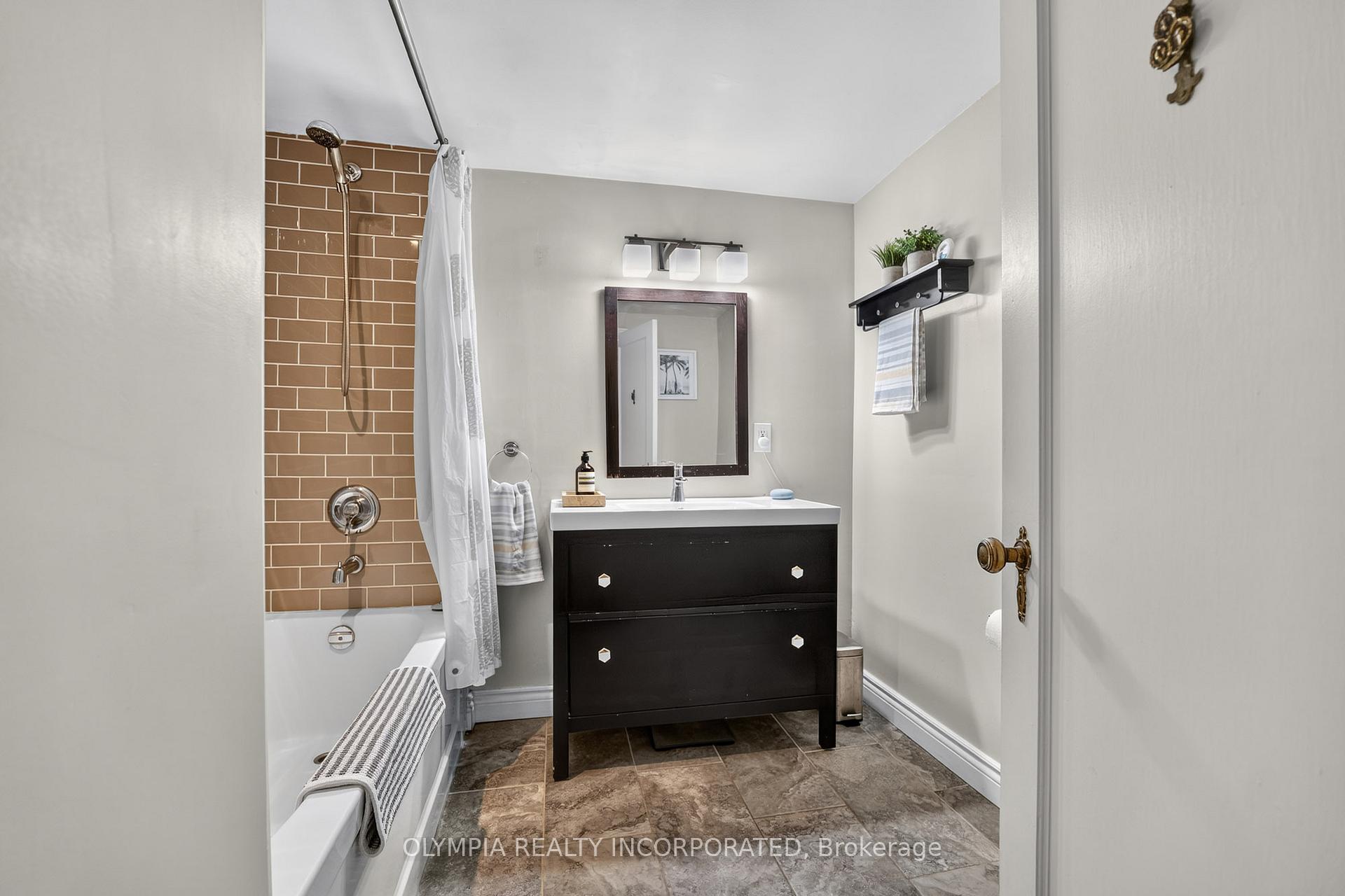 Photo 13 of 195 Ontario Street, St. Catharines, Downtown — HOMEH