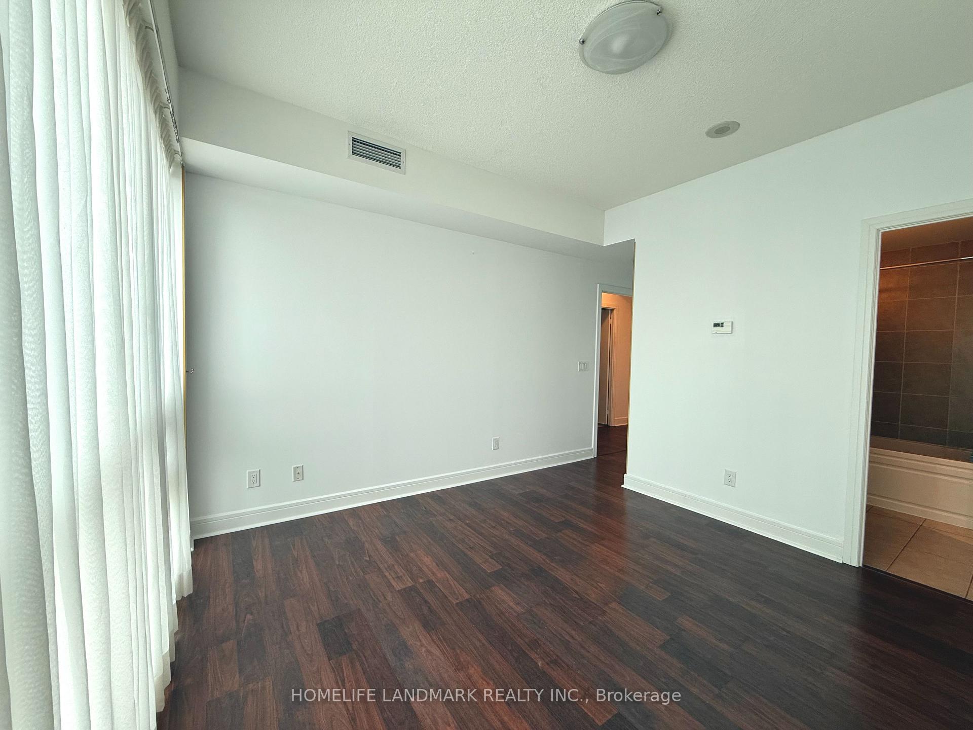 Photo 9 of Unit 901, 35 Brian Peck Crescent, Toronto, Thorncliffe Park — HOMEH