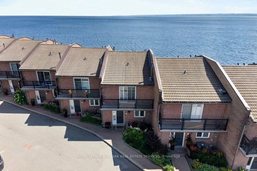 Photo of Unit 4, 2136 Old Lakeshore Road