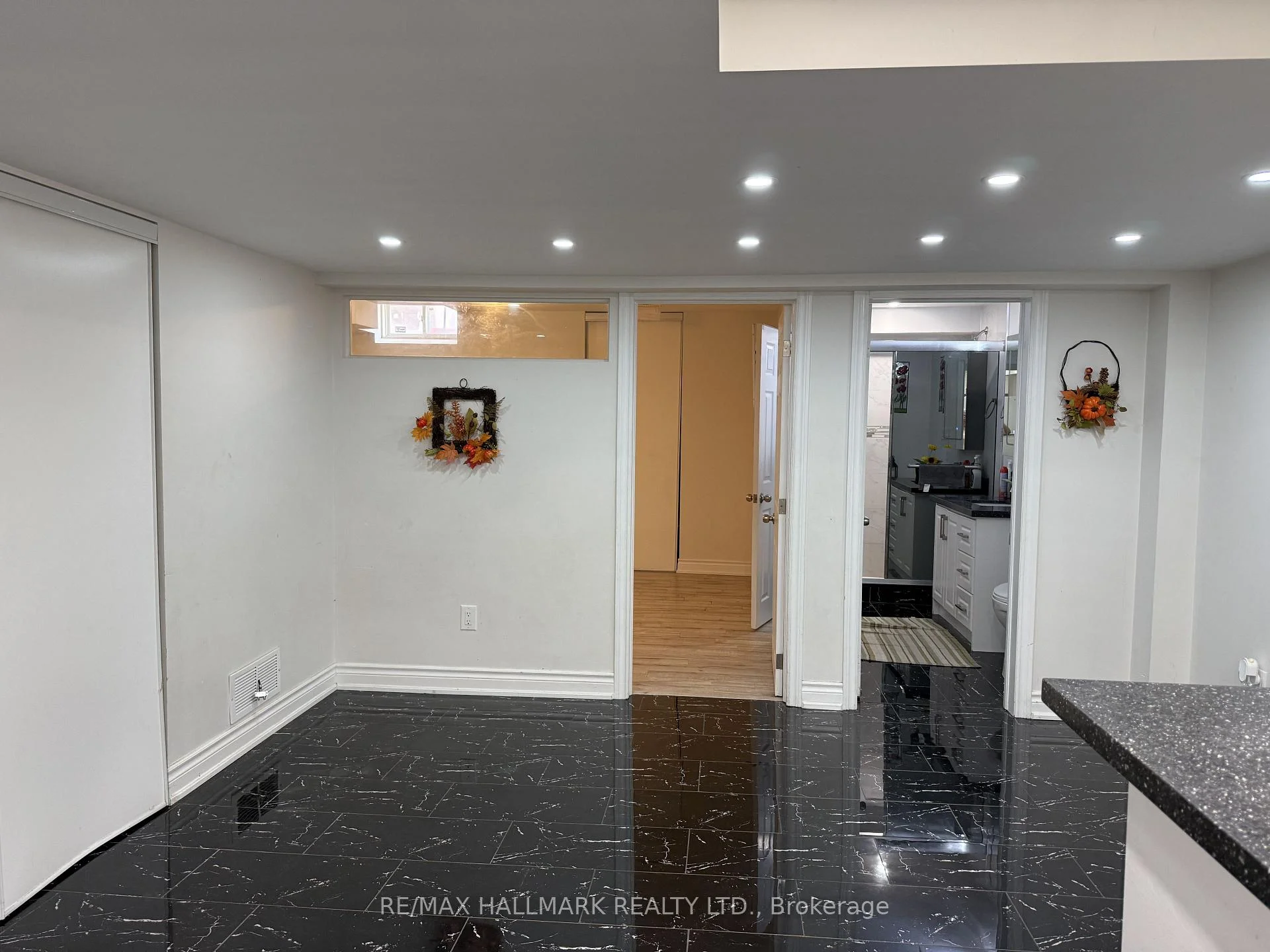 Photo 4 of 90 Black Maple Crescent, Vaughan, Maple — HOMEH