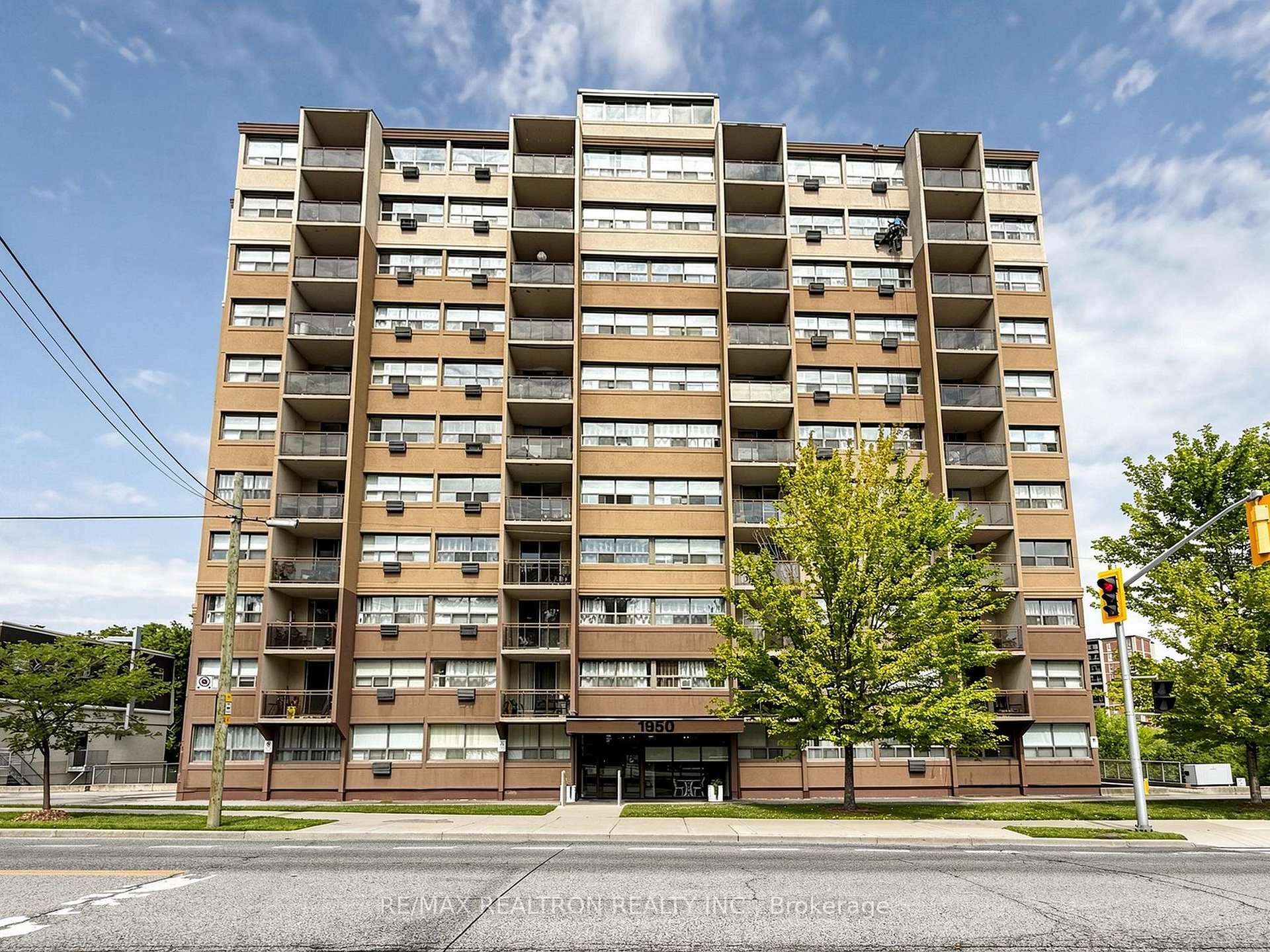 Photo 2 of Unit 904, 1950 Main Street W, Hamilton, Ainslie Wood — HOMEH