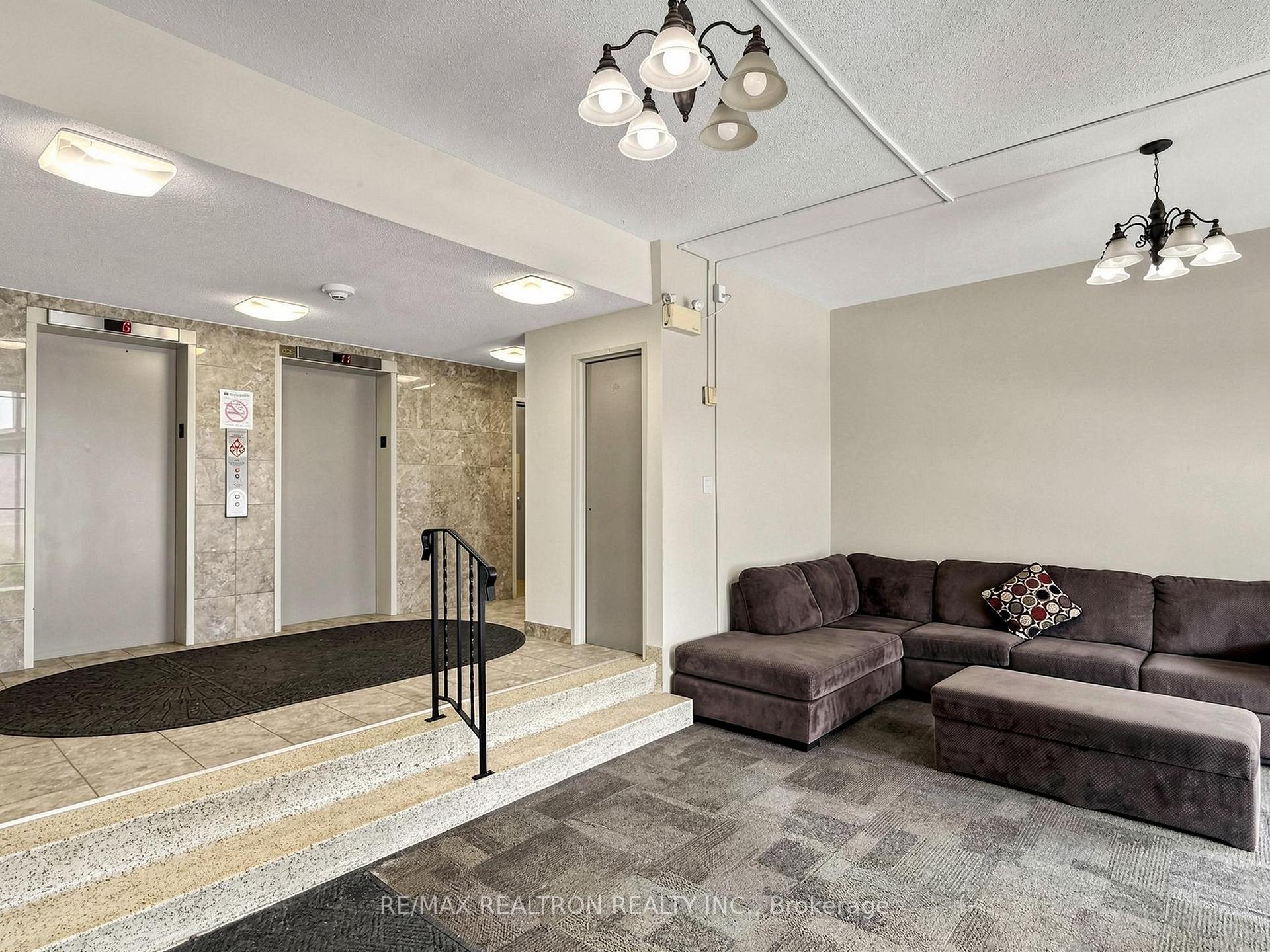 Photo 4 of Unit 904, 1950 Main Street W, Hamilton, Ainslie Wood — HOMEH