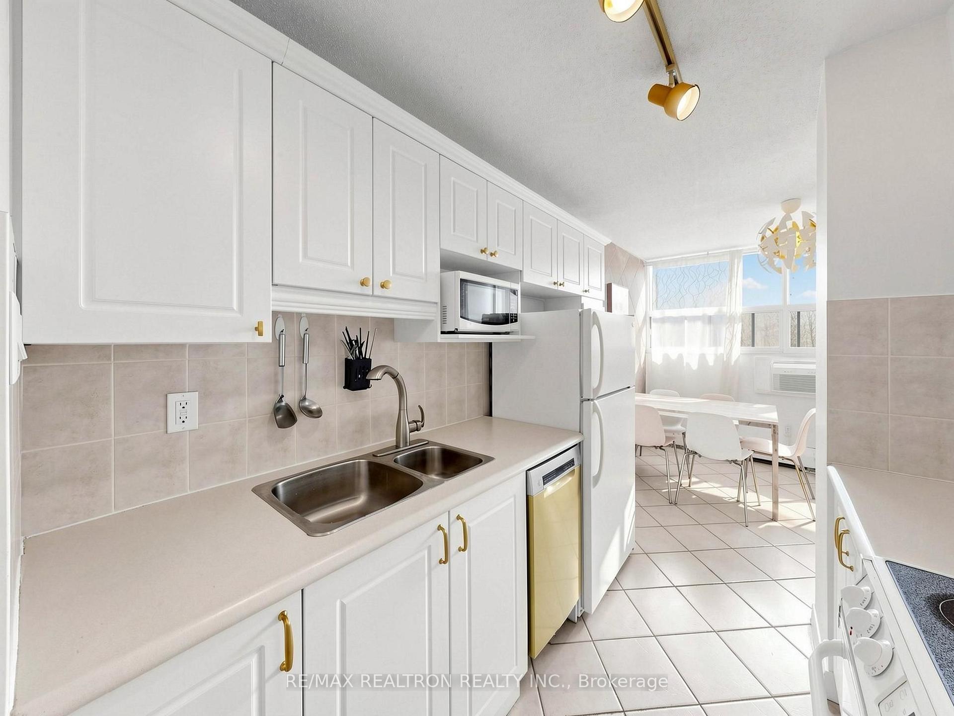 Photo 10 of Unit 904, 1950 Main Street W, Hamilton, Ainslie Wood — HOMEH