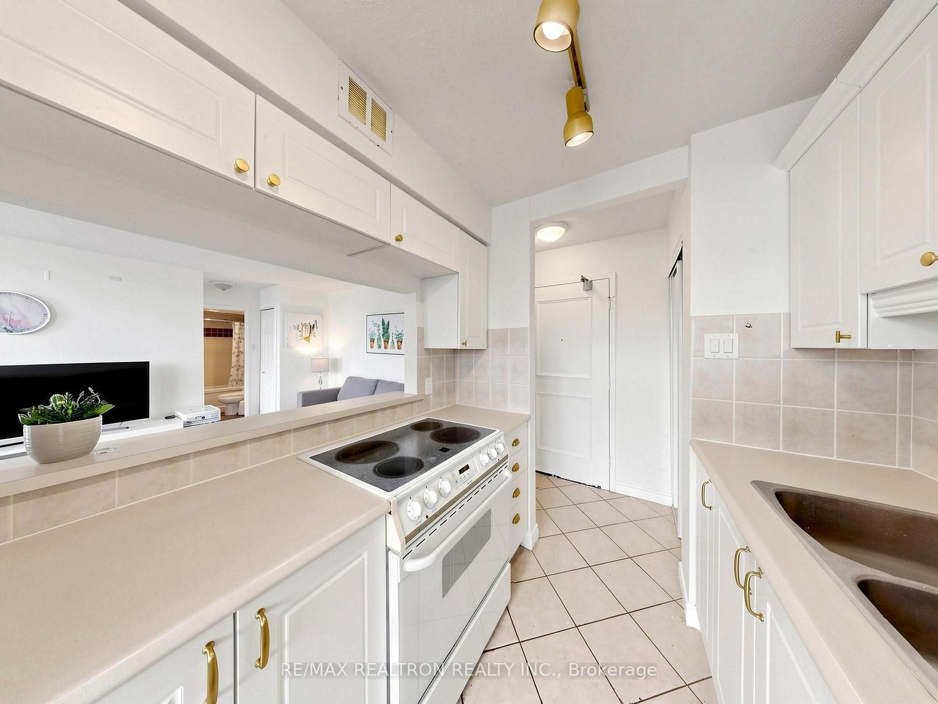 Photo 11 of Unit 904, 1950 Main Street W, Hamilton, Ainslie Wood — HOMEH