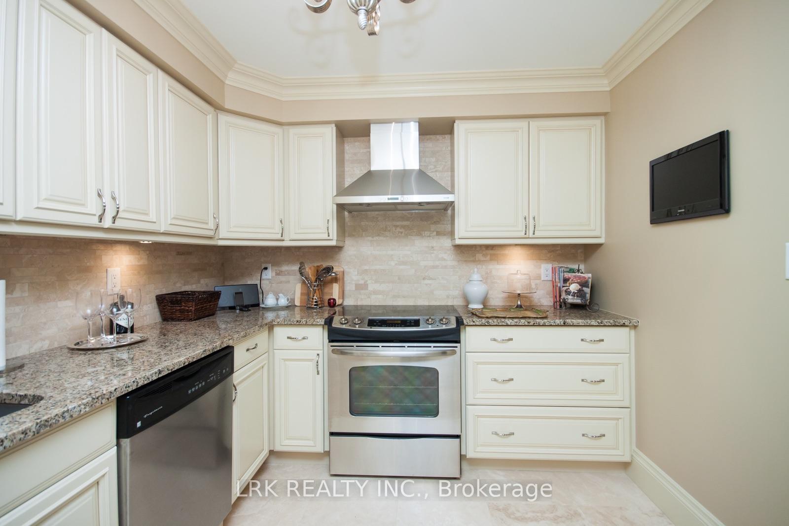 Front of Unit 818, 2261 Lakeshore Boulevard W