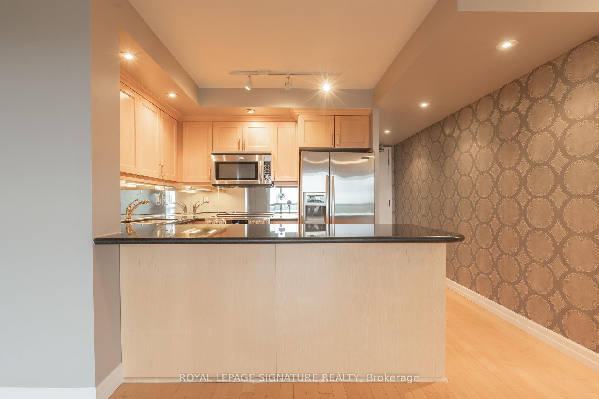 Photo 4 of Unit 1208, 900 Mount Pleasant Road, Toronto, Mount Pleasant West — HOMEH
