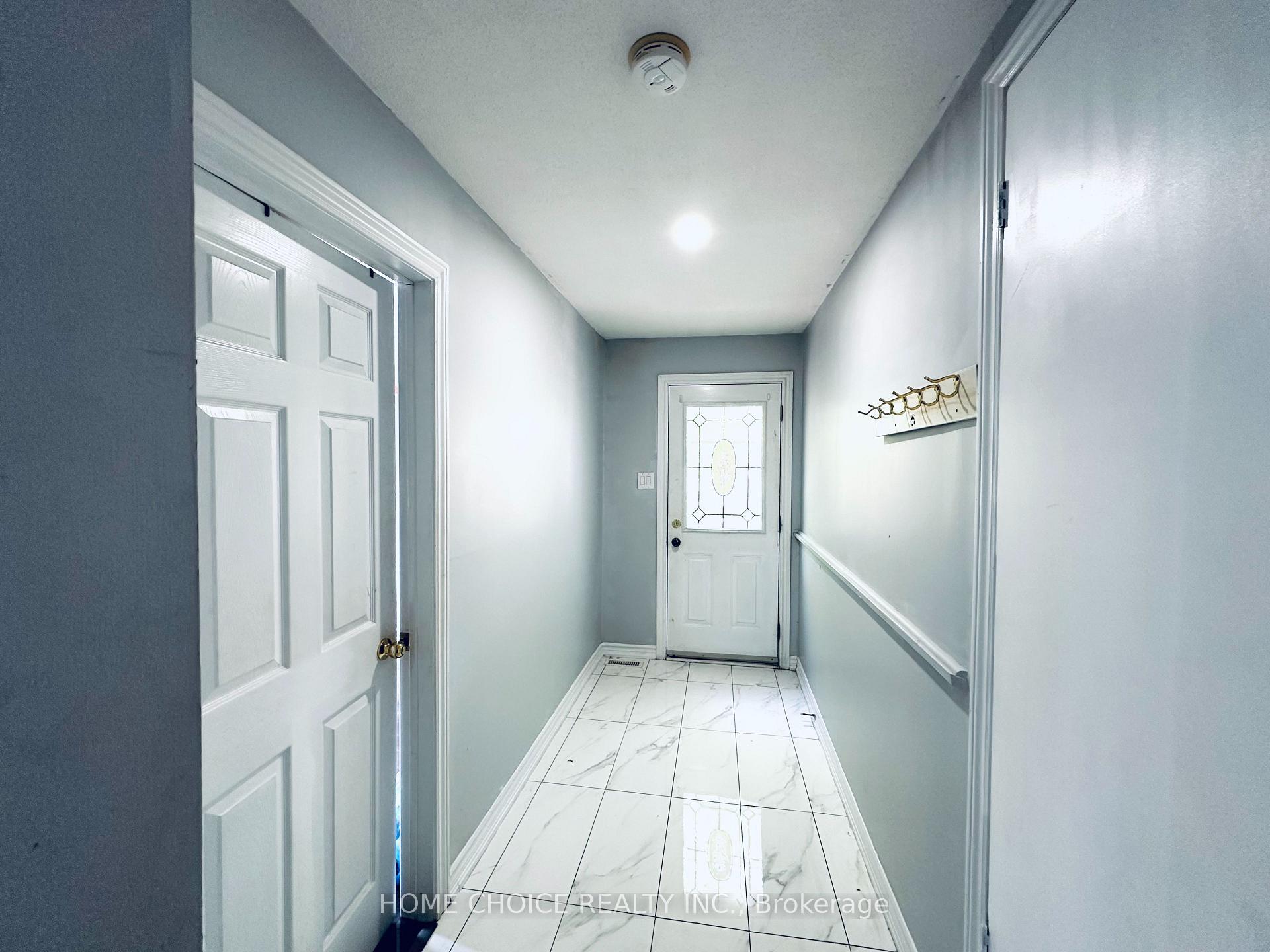 Photo 8 of Unit lower level, 130 Earnscliffe Circle, Brampton, Southgate — HOMEH