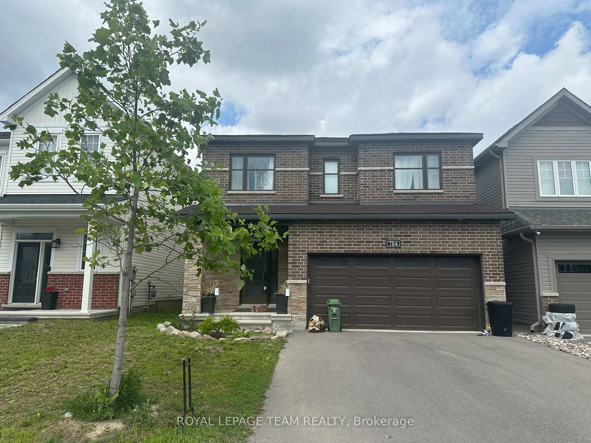 Photo 2 of 784 Cappamore Drive, Ottawa, Barrhaven - Half Moon Bay — HOMEH