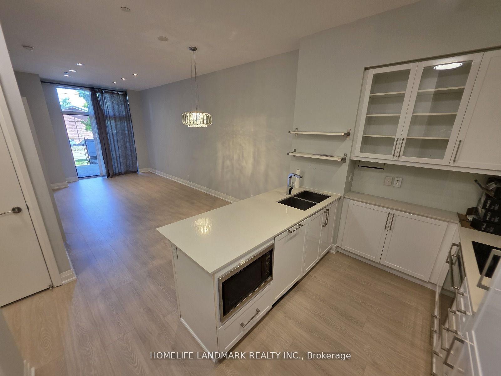 Photo 4 of Unit 116, 21 Clairtrell Road, North York, Willowdale East — HOMEH