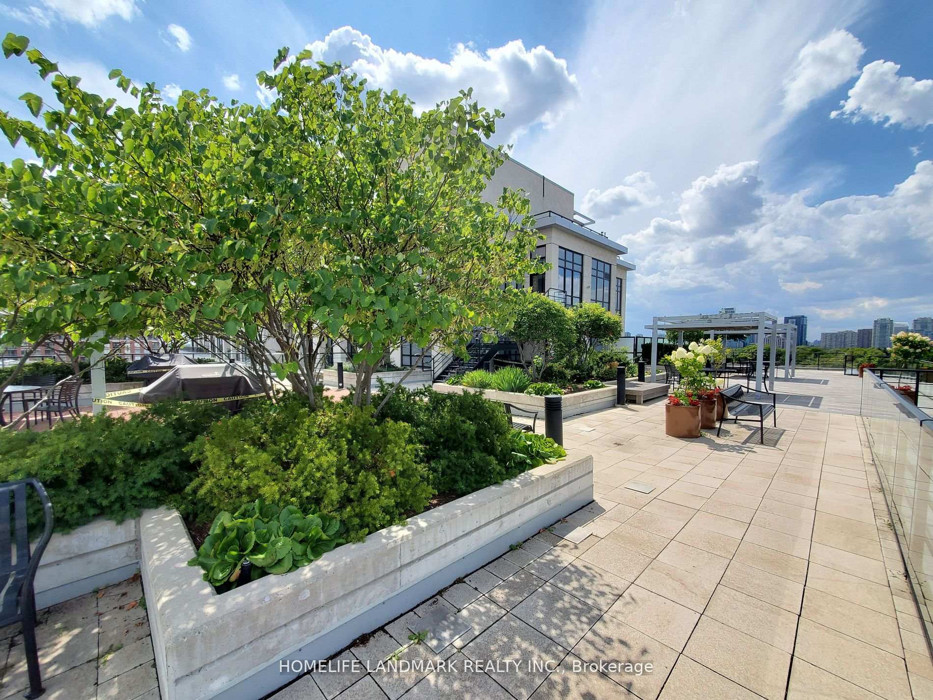 Photo 11 of Unit 116, 21 Clairtrell Road, North York, Willowdale East — HOMEH