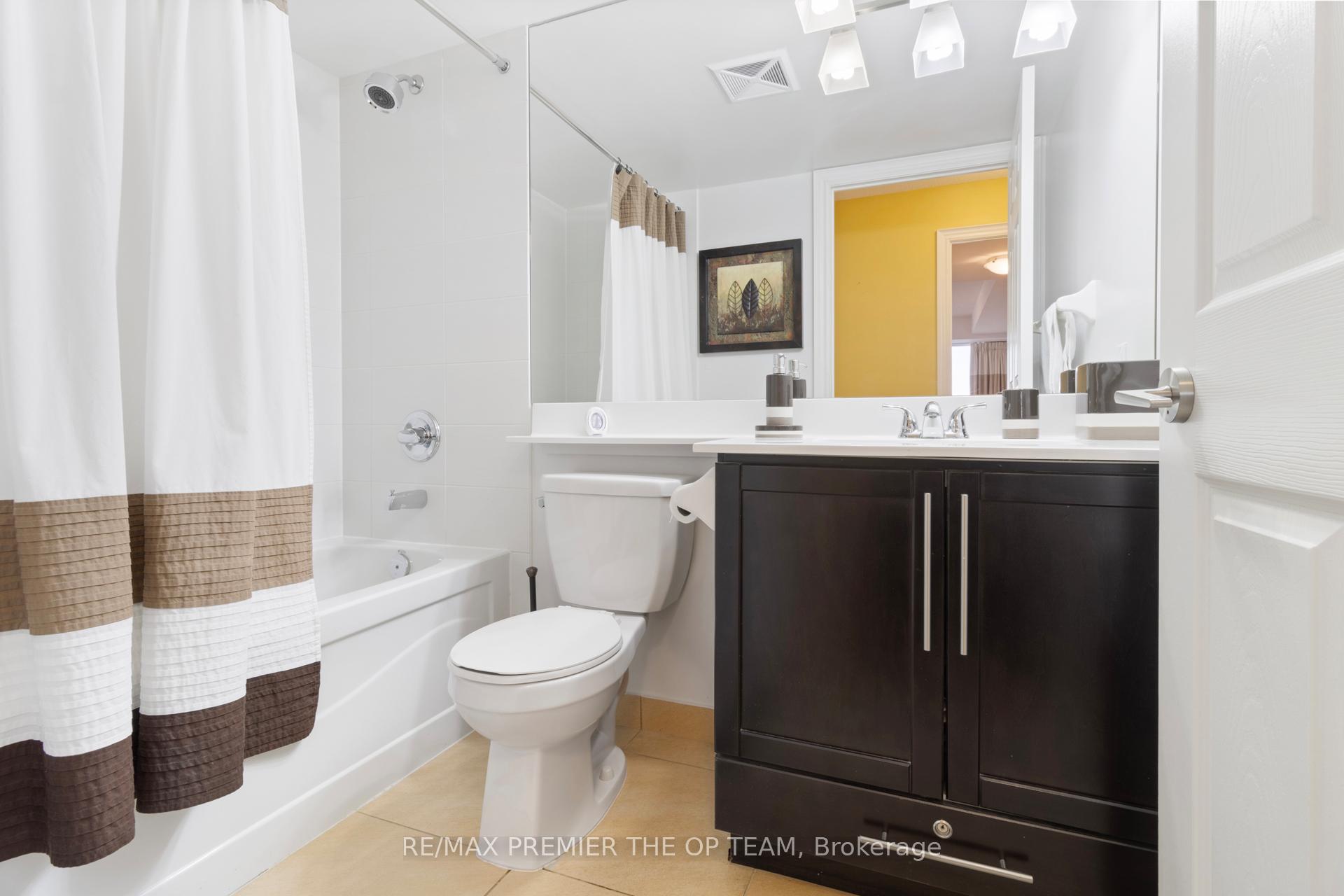 Photo 35 of Unit 1077, 23 Cox Boulevard, Markham, Unionville — HOMEH