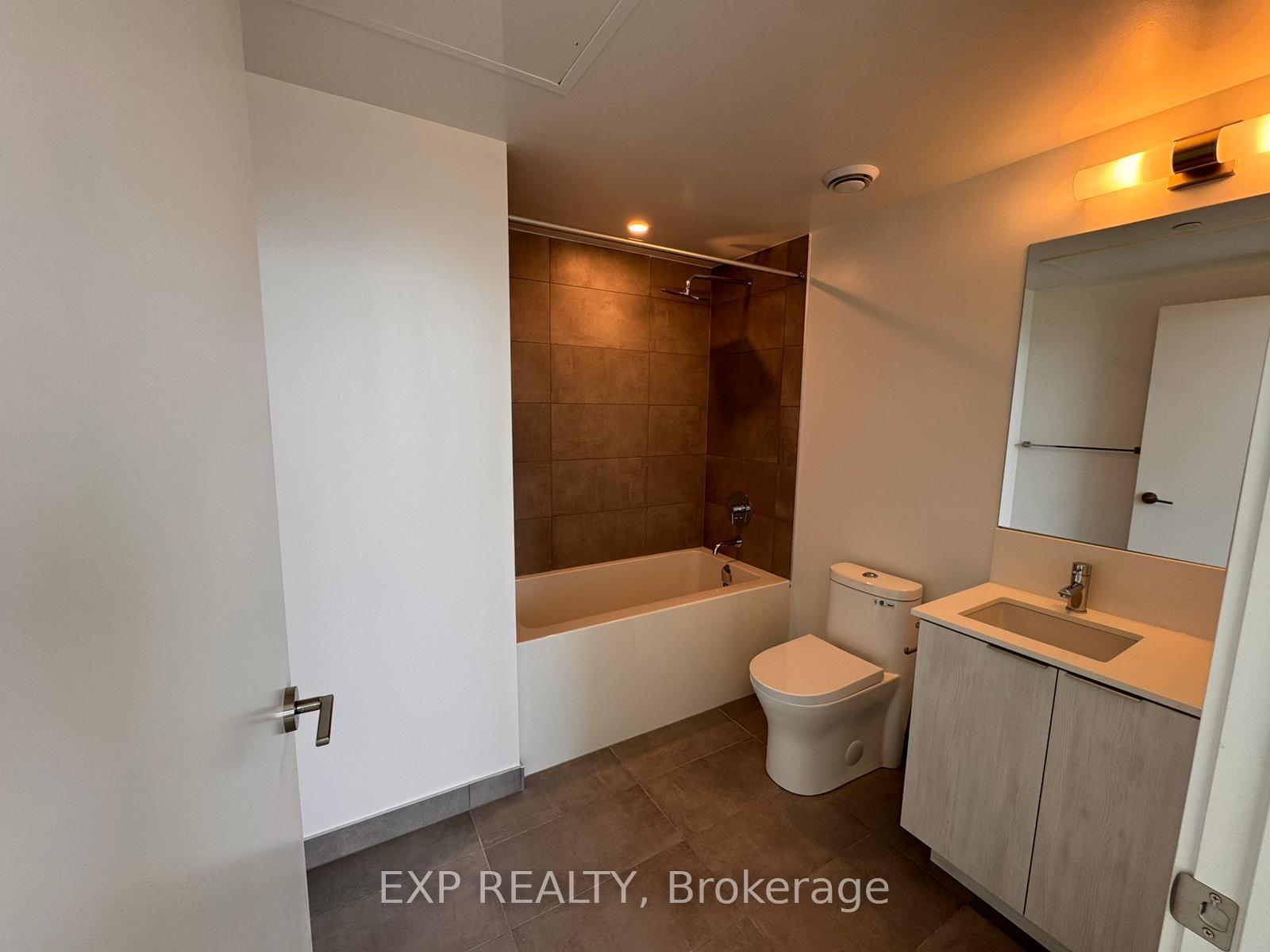 Photo 4 of Unit 5809, 8 Wellesley Street W, Toronto, Bay Street Corridor — HOMEH