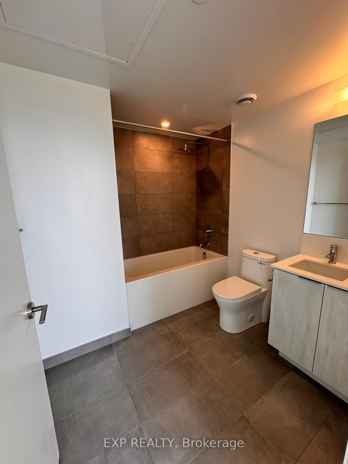 Photo 5 of Unit 5809, 8 Wellesley Street W, Toronto, Bay Street Corridor — HOMEH