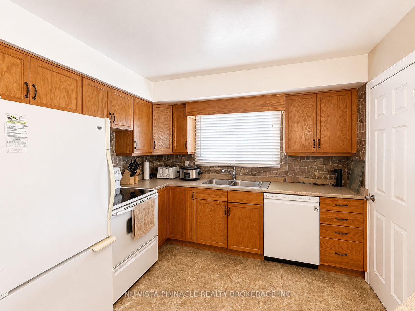 Photo 8 of 15 Gregory Place, St. Thomas — HOMEH