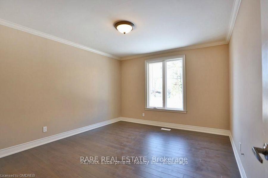 Photo 2 of 973 Falcon Boulevard N, Burlington, LaSalle — HOMEH