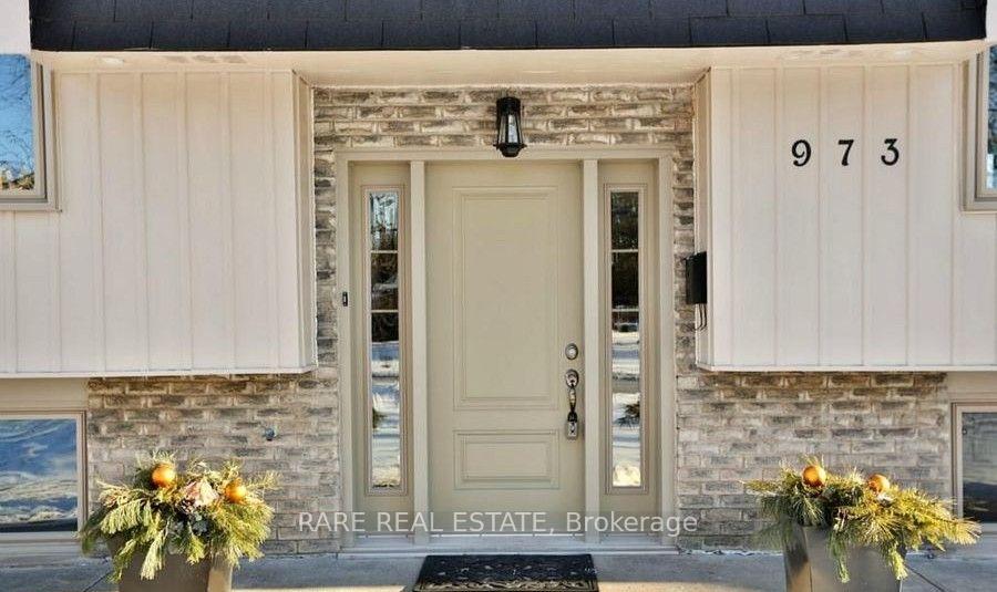 Photo 3 of 973 Falcon Boulevard N, Burlington, LaSalle — HOMEH
