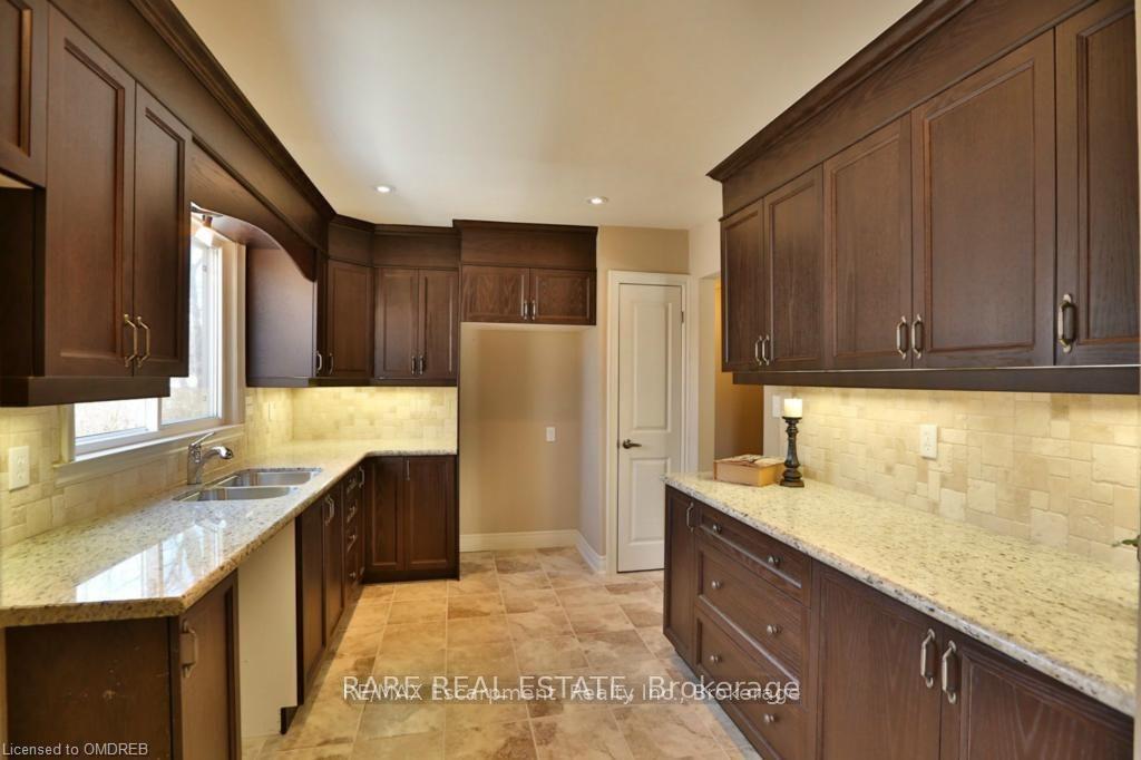 Photo 5 of 973 Falcon Boulevard N, Burlington, LaSalle — HOMEH