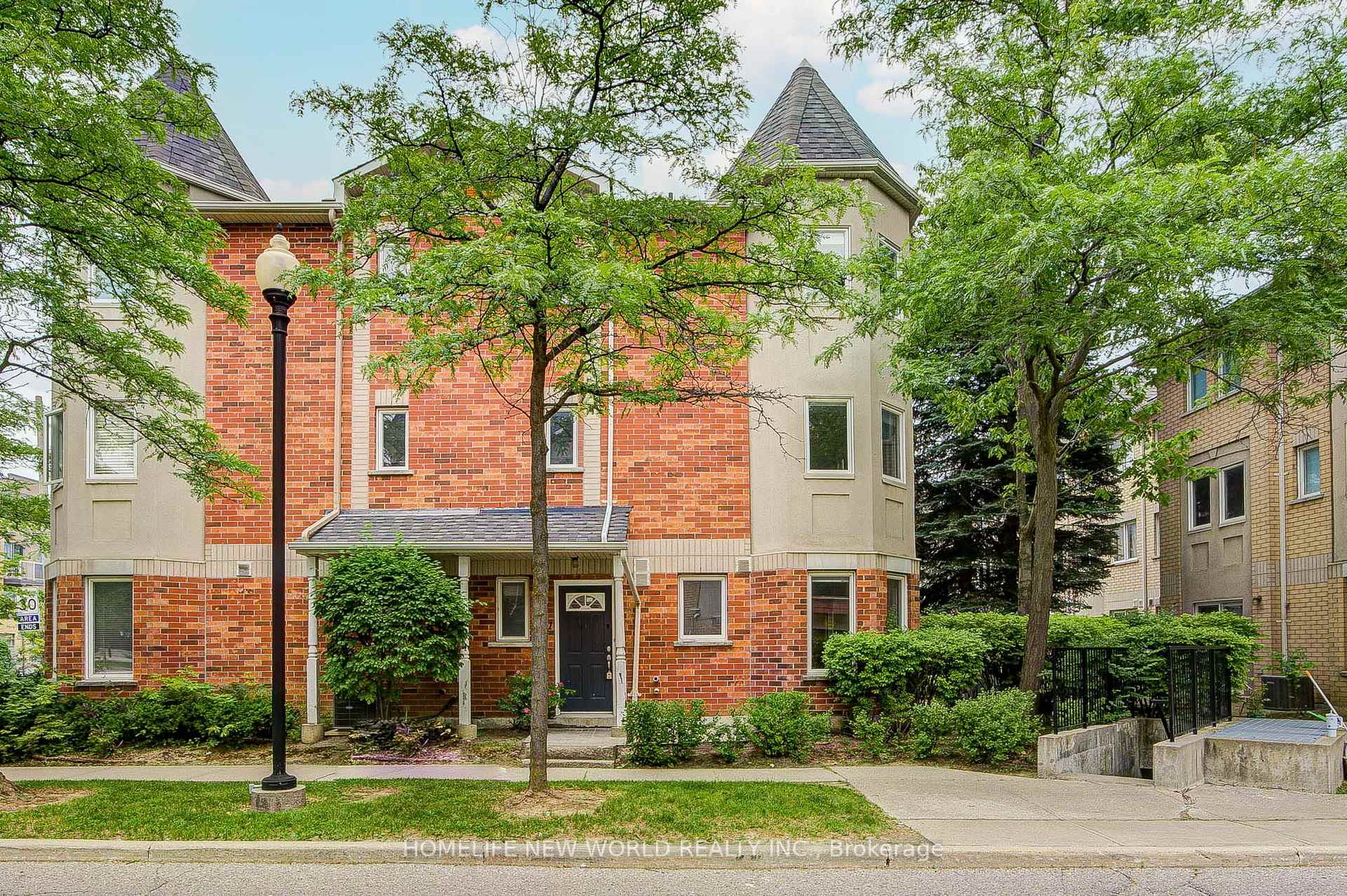 Front of Unit 1001, 28 Rosebank Drive