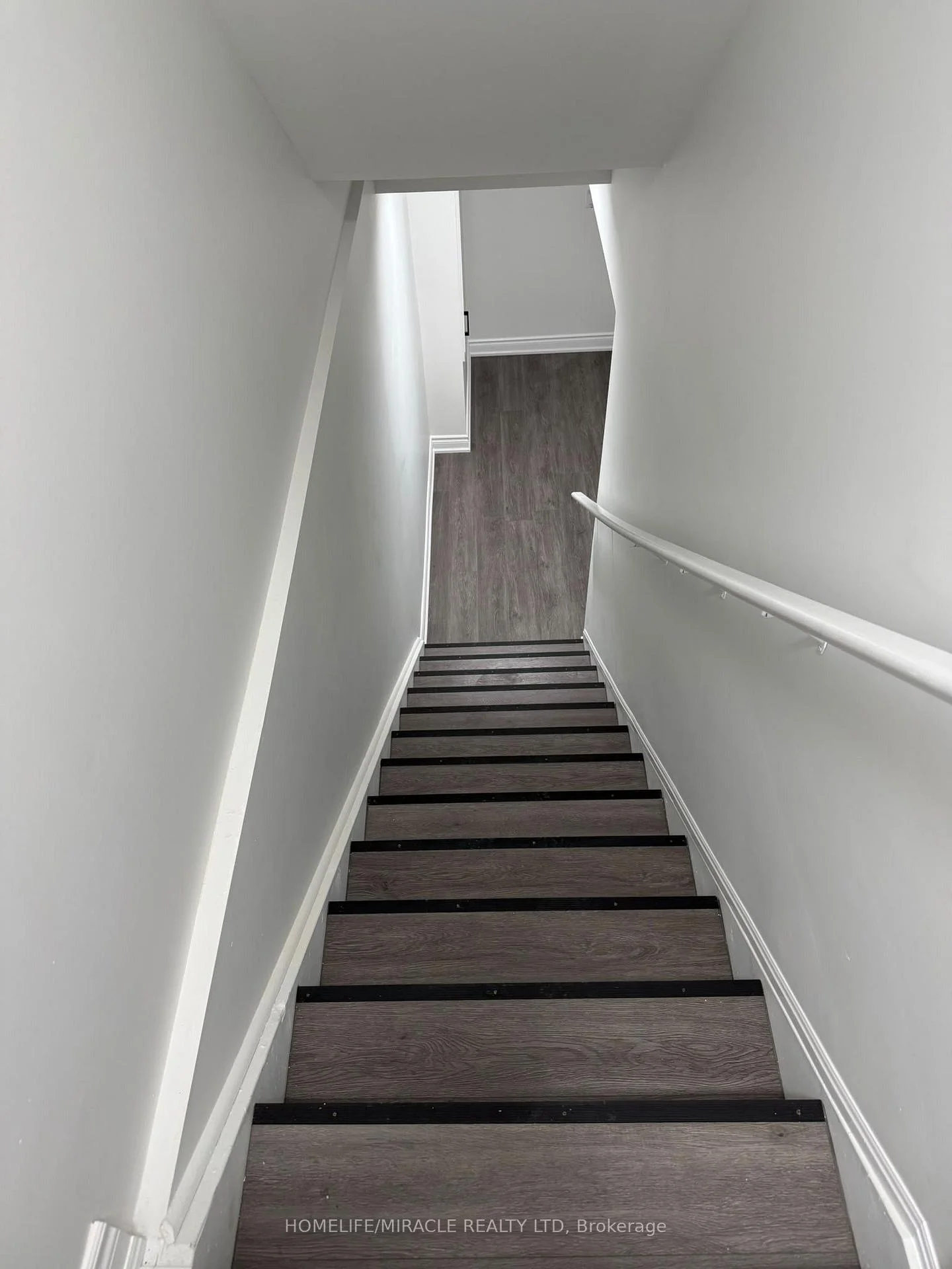 Photo 8 of Unit Bsmt, 24 Phoenix Boulevard, Barrie, Rural Barrie Southeast — HOMEH