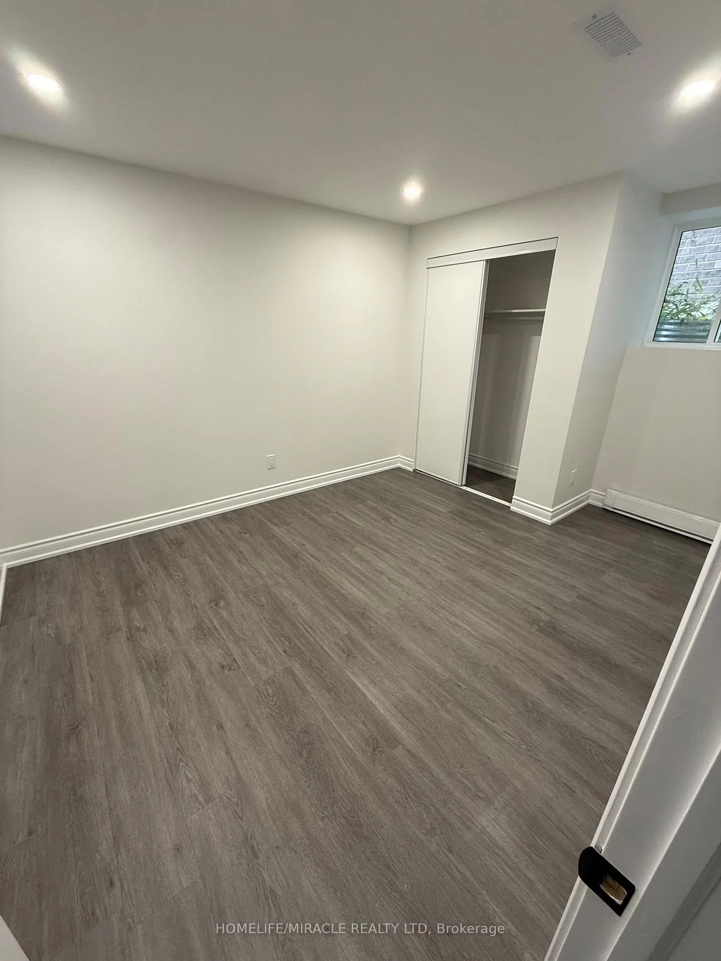 Photo 10 of Unit Bsmt, 24 Phoenix Boulevard, Barrie, Rural Barrie Southeast — HOMEH