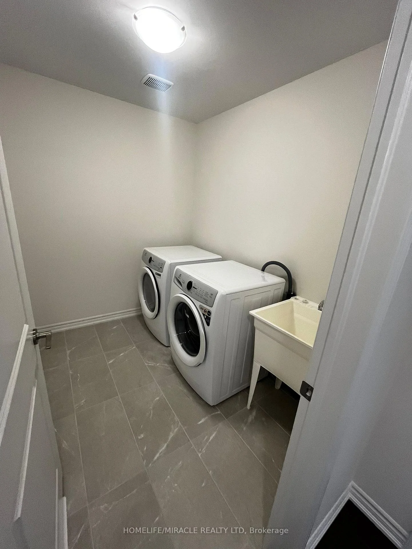 Photo 27 of Unit Bsmt, 24 Phoenix Boulevard, Barrie, Rural Barrie Southeast — HOMEH