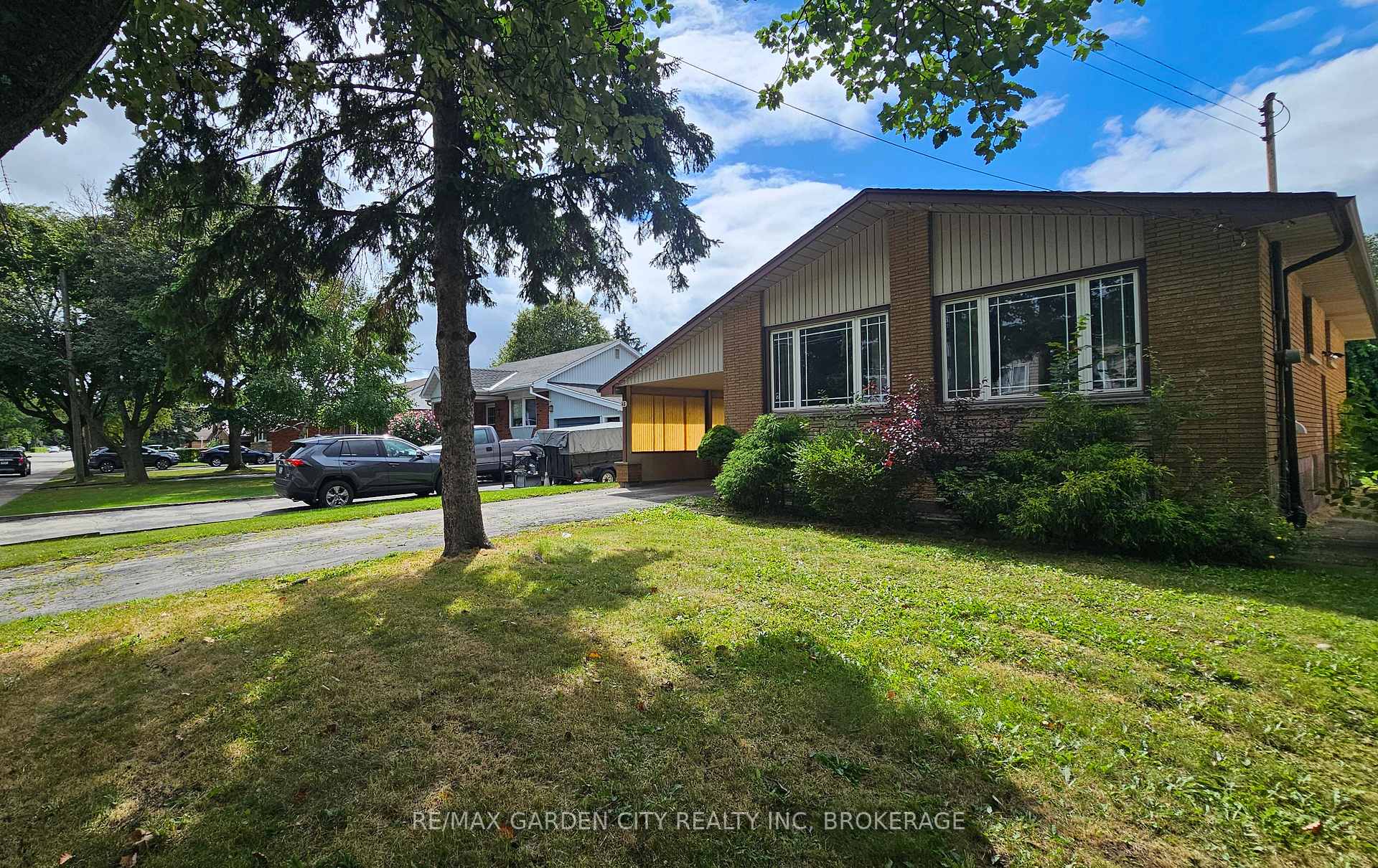Photo 2 of 48 Manning Avenue, Hamilton, Greeningdon — HOMEH