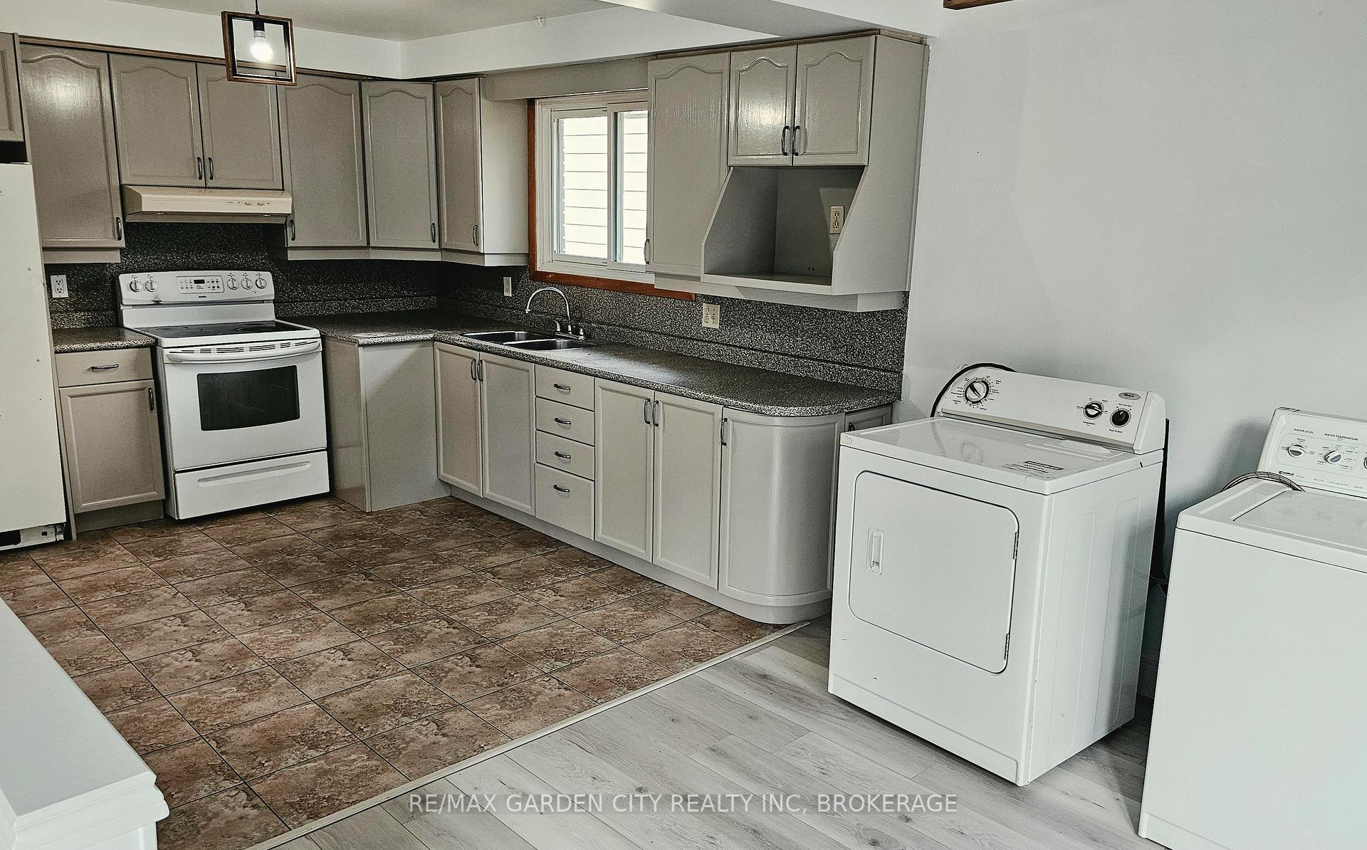 Photo 8 of 48 Manning Avenue, Hamilton, Greeningdon — HOMEH