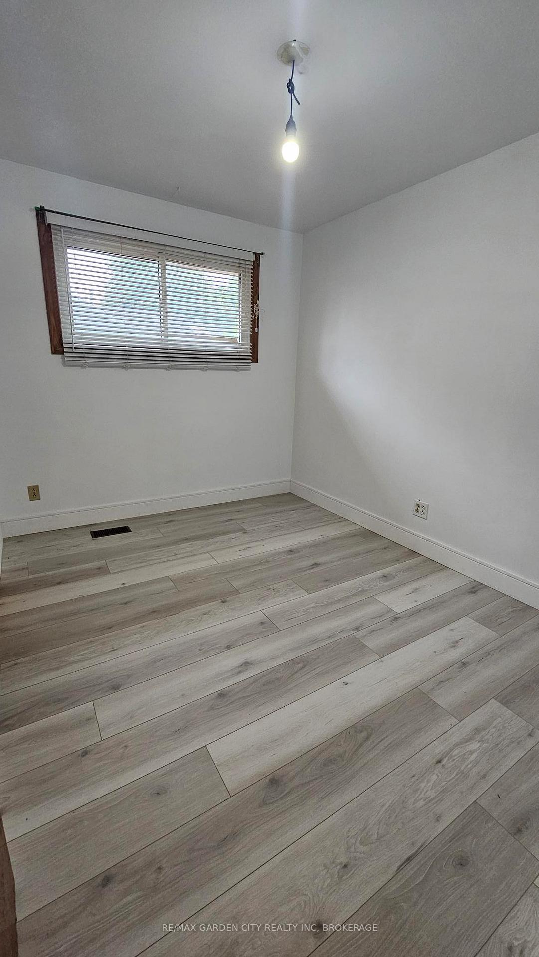 Photo 12 of 48 Manning Avenue, Hamilton, Greeningdon — HOMEH