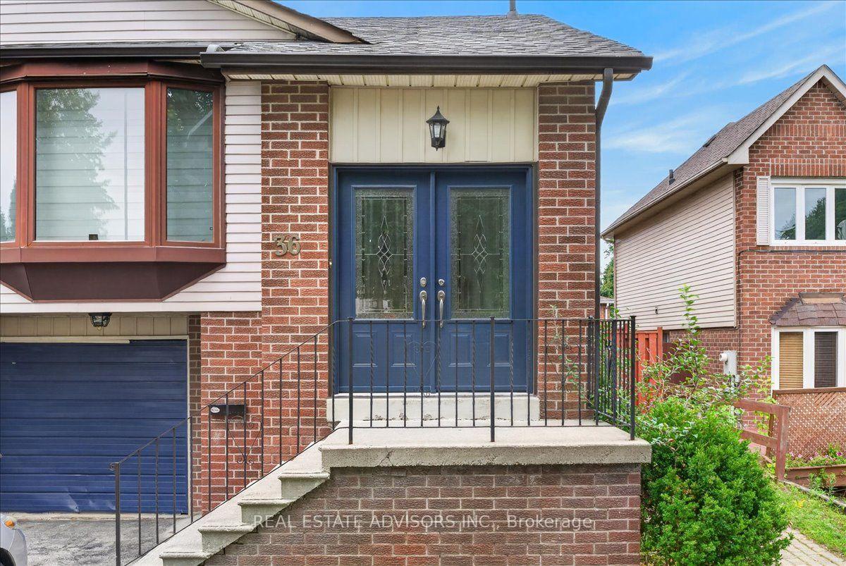 Photo 2 of 36 Mount Pleasant Drive, Brampton, Heart Lake East — HOMEH