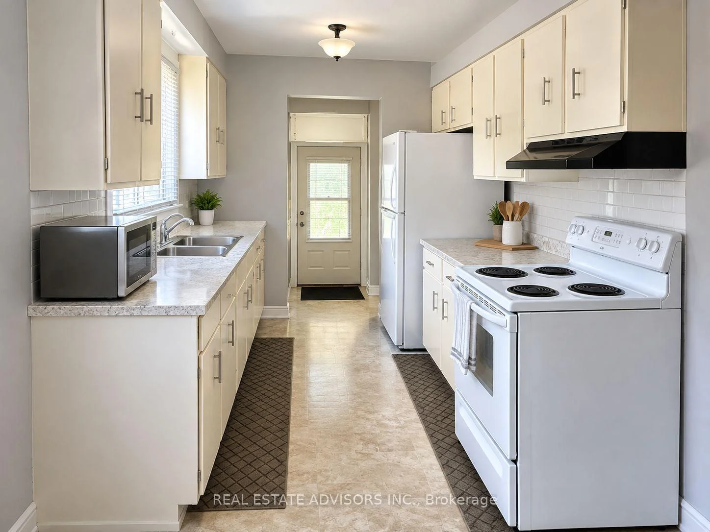 Photo 3 of 36 Mount Pleasant Drive, Brampton, Heart Lake East — HOMEH