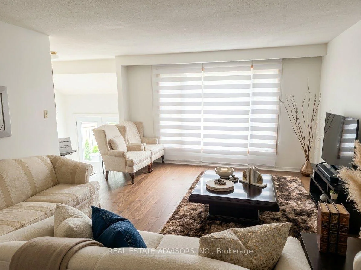 Photo 4 of 36 Mount Pleasant Drive, Brampton, Heart Lake East — HOMEH