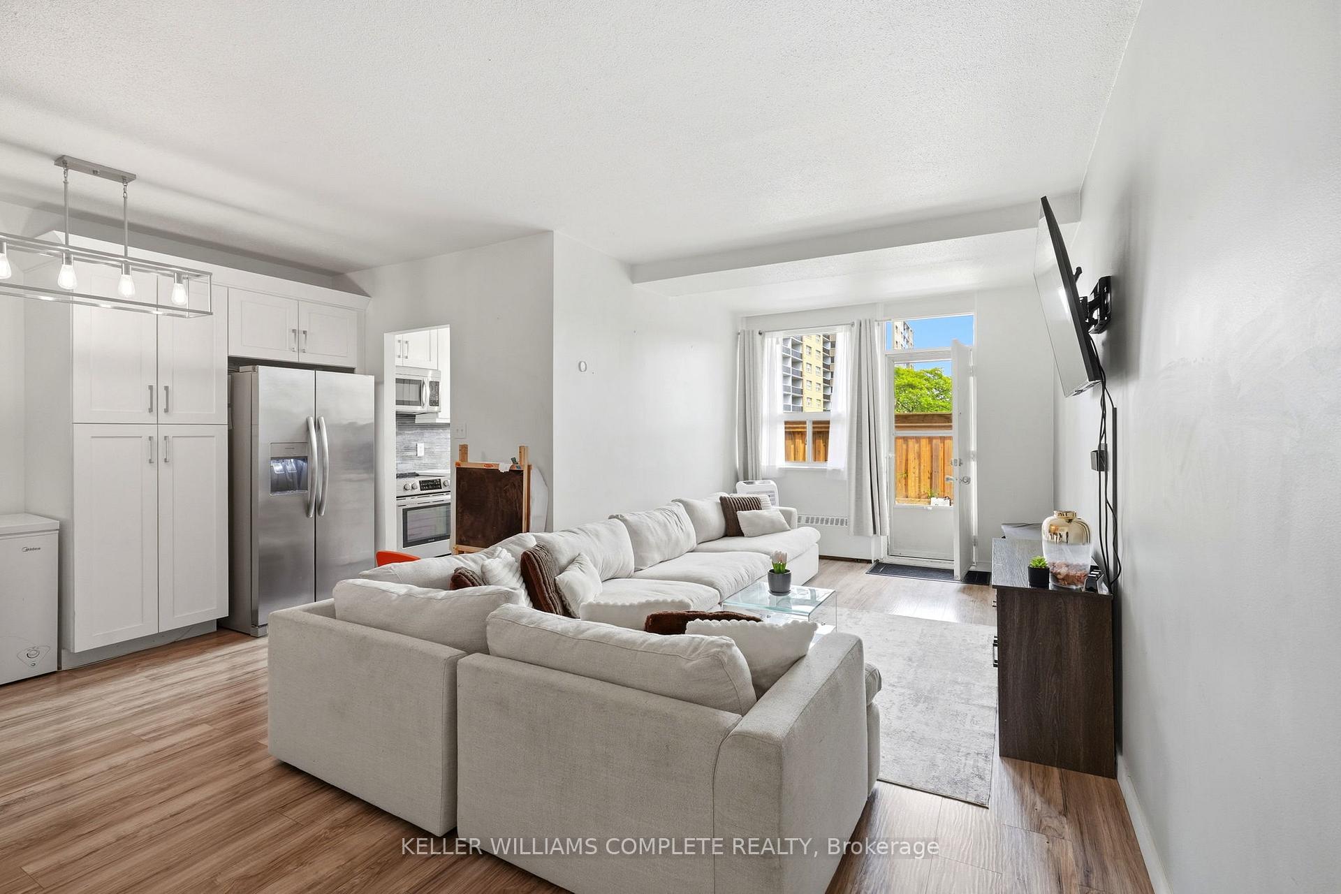 Photo 2 of Unit 17, 15 Nicklaus Drive, Hamilton, Vincent — HOMEH