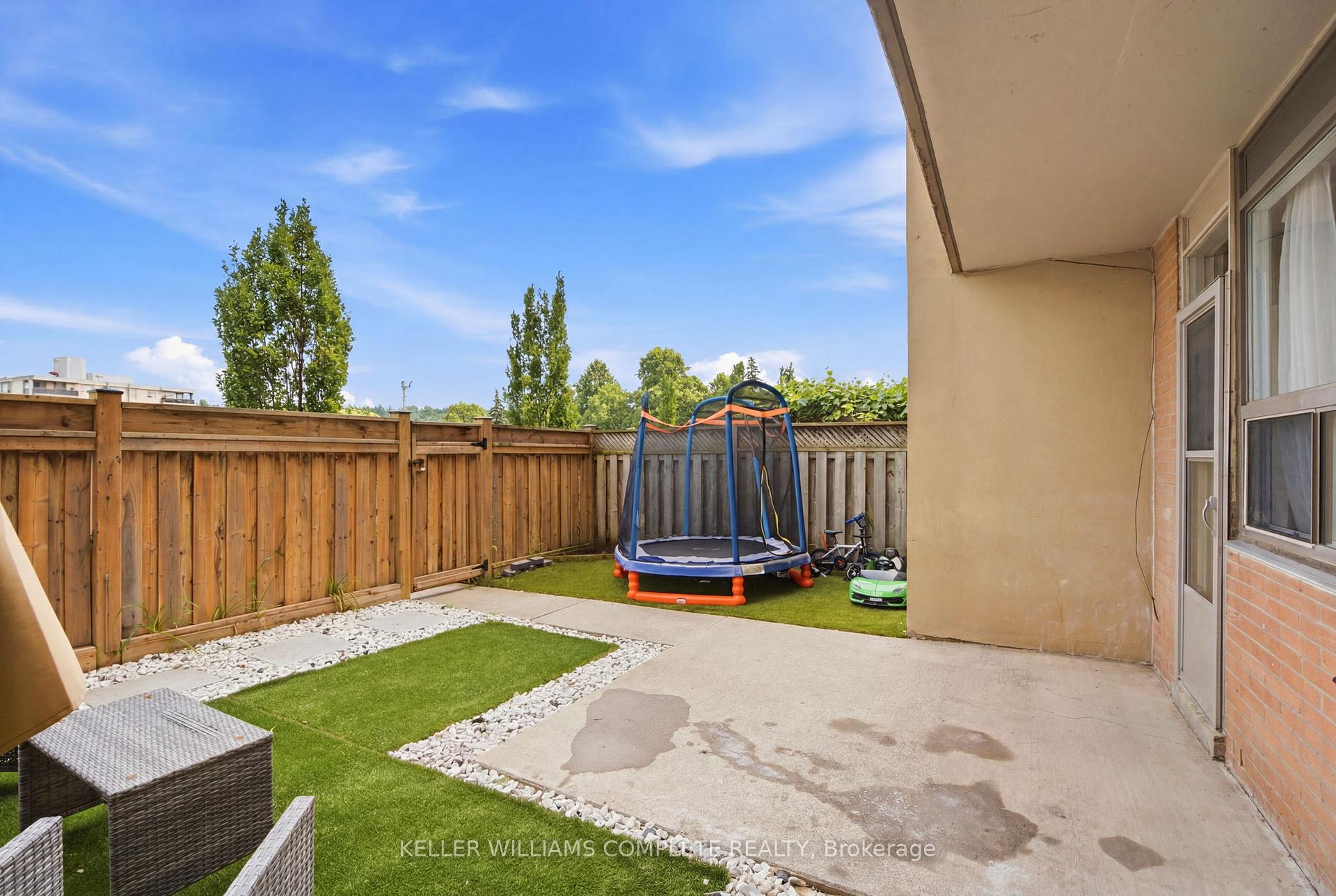 Photo 5 of Unit 17, 15 Nicklaus Drive, Hamilton, Vincent — HOMEH