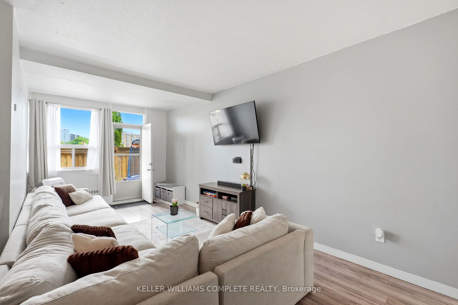 Photo 7 of Unit 17, 15 Nicklaus Drive, Hamilton, Vincent — HOMEH