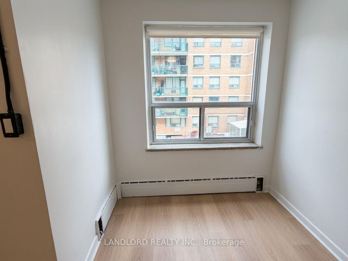 Photo 5 of Unit 204, 420 Eglinton Avenue E, Toronto, Mount Pleasant East — HOMEH