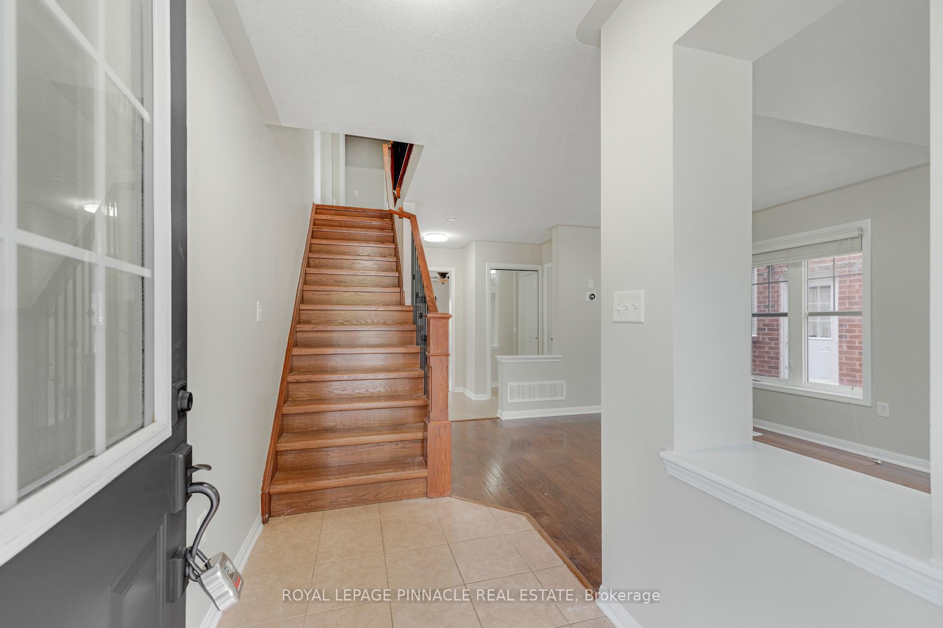 Photo 12 of 135 Baldwin Drive, Cambridge, Silver Heights — HOMEH