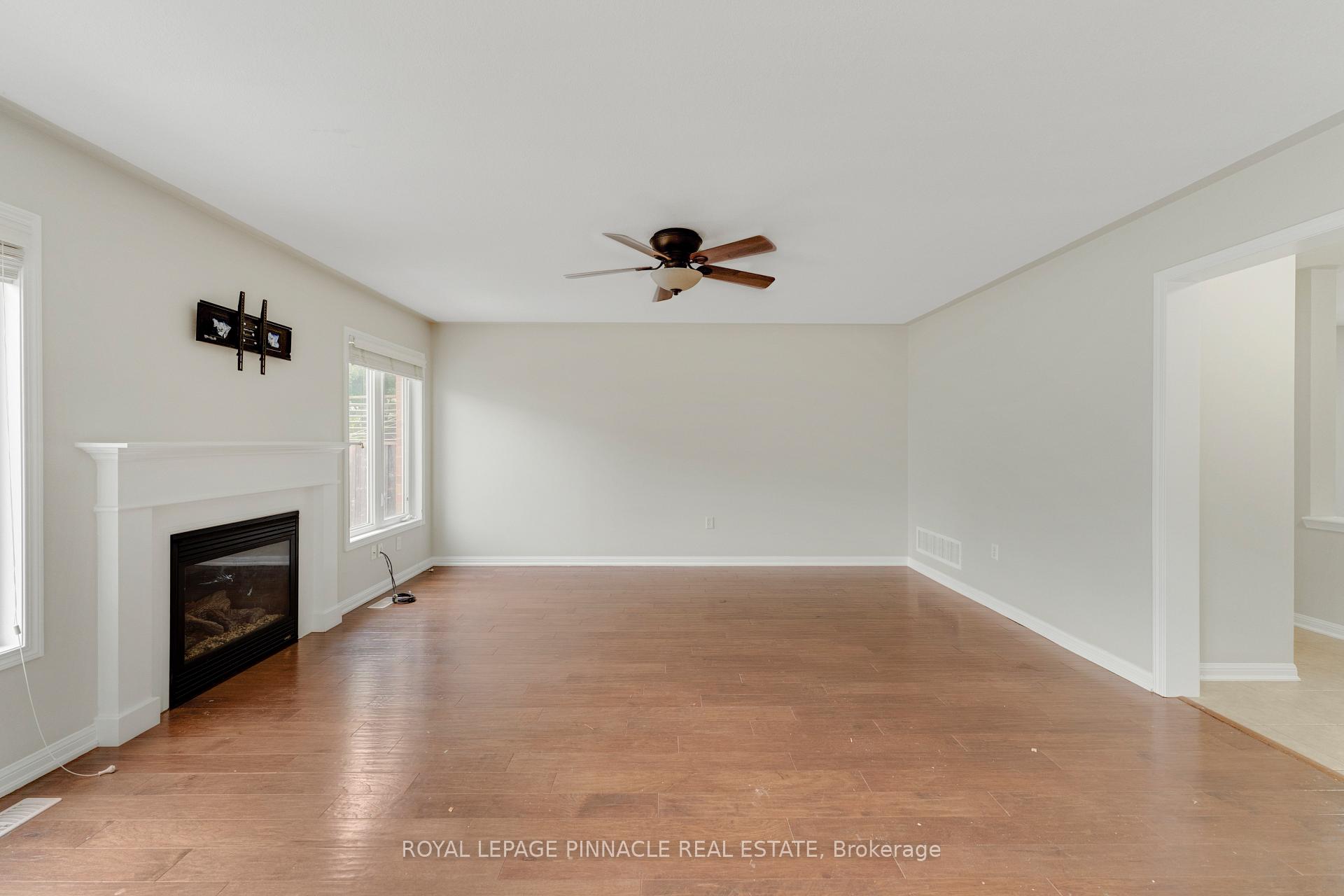 Photo 17 of 135 Baldwin Drive, Cambridge, Silver Heights — HOMEH
