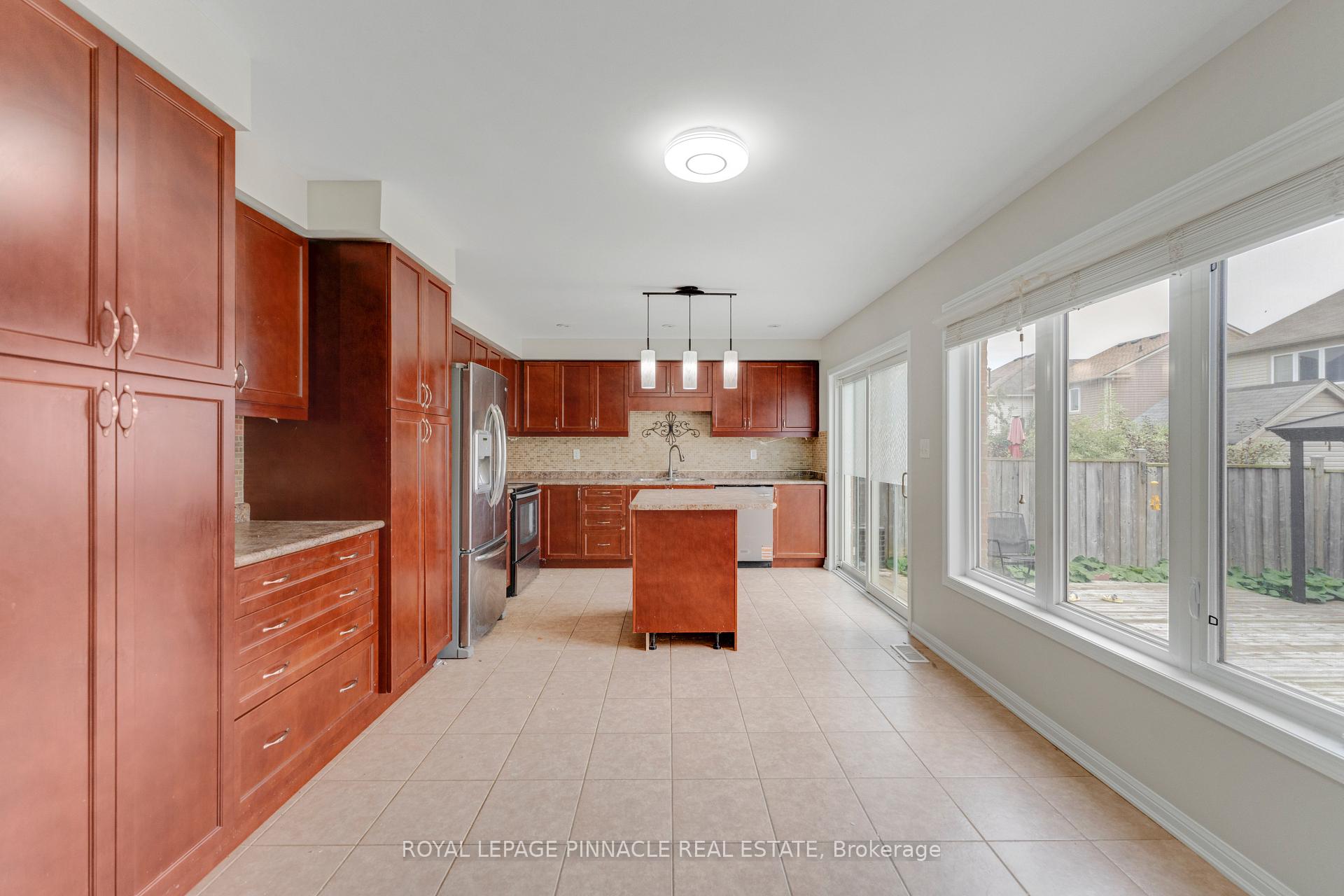 Photo 21 of 135 Baldwin Drive, Cambridge, Silver Heights — HOMEH