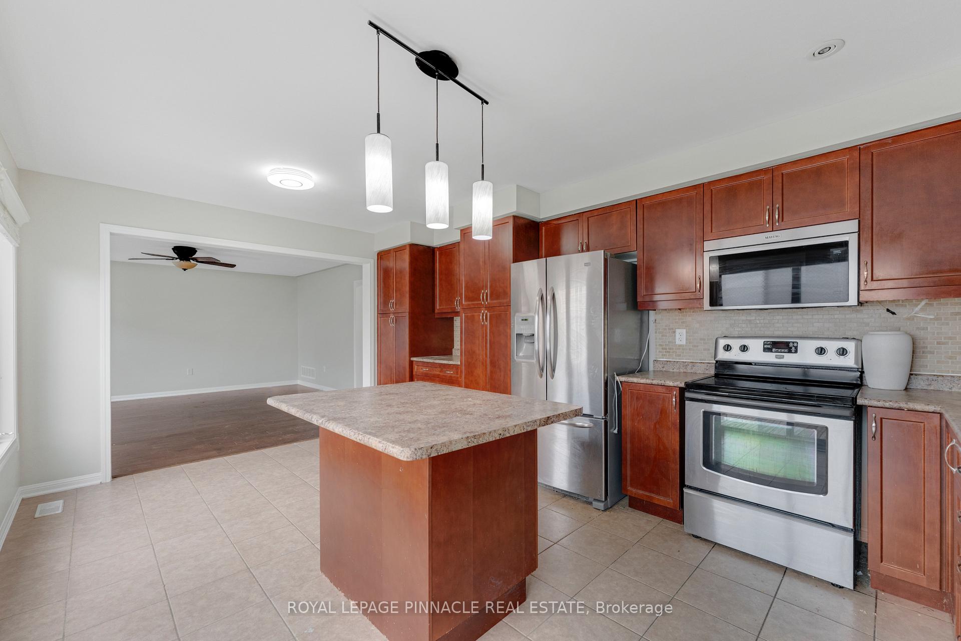 Photo 24 of 135 Baldwin Drive, Cambridge, Silver Heights — HOMEH
