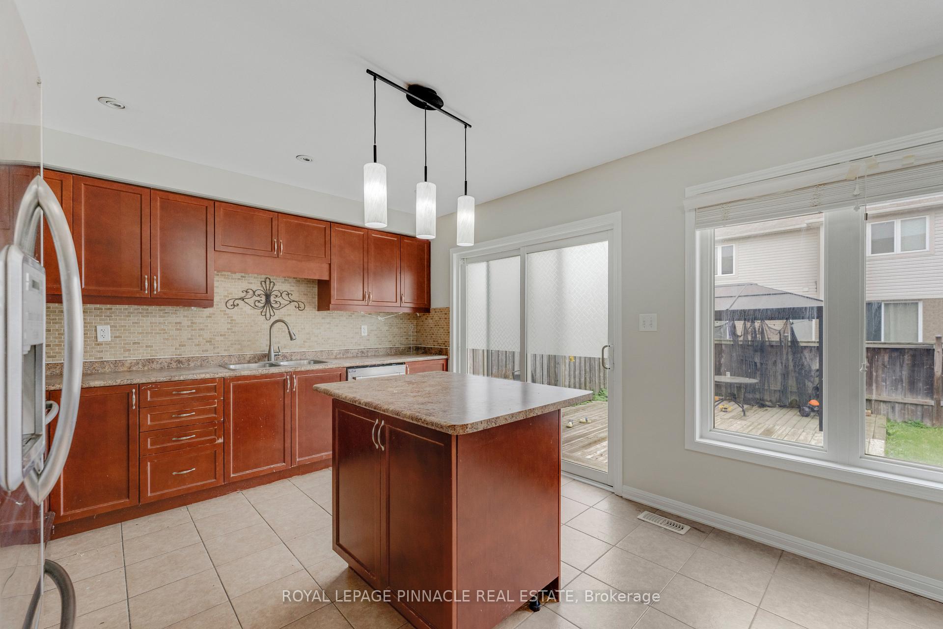 Photo 25 of 135 Baldwin Drive, Cambridge, Silver Heights — HOMEH