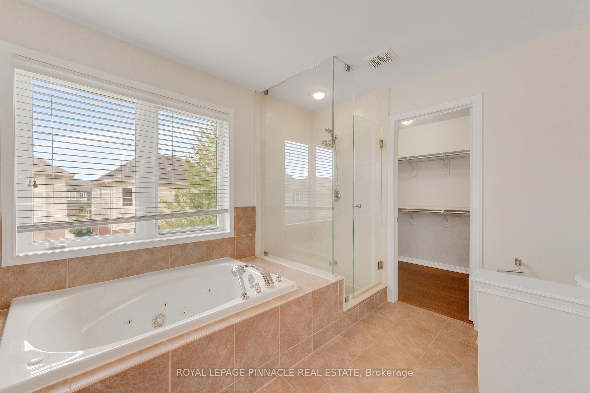 Photo 32 of 135 Baldwin Drive, Cambridge, Silver Heights — HOMEH