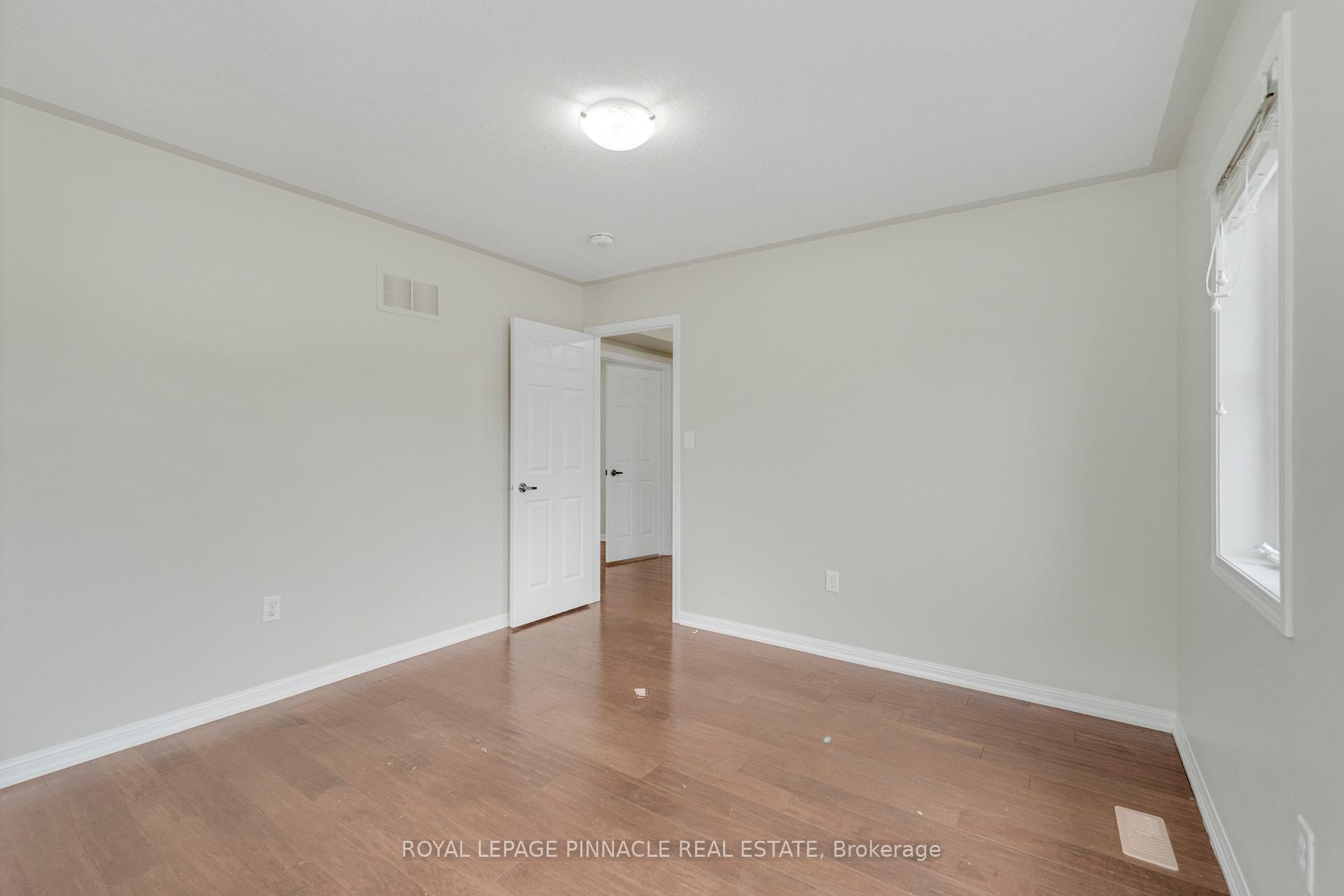 Photo 35 of 135 Baldwin Drive, Cambridge, Silver Heights — HOMEH