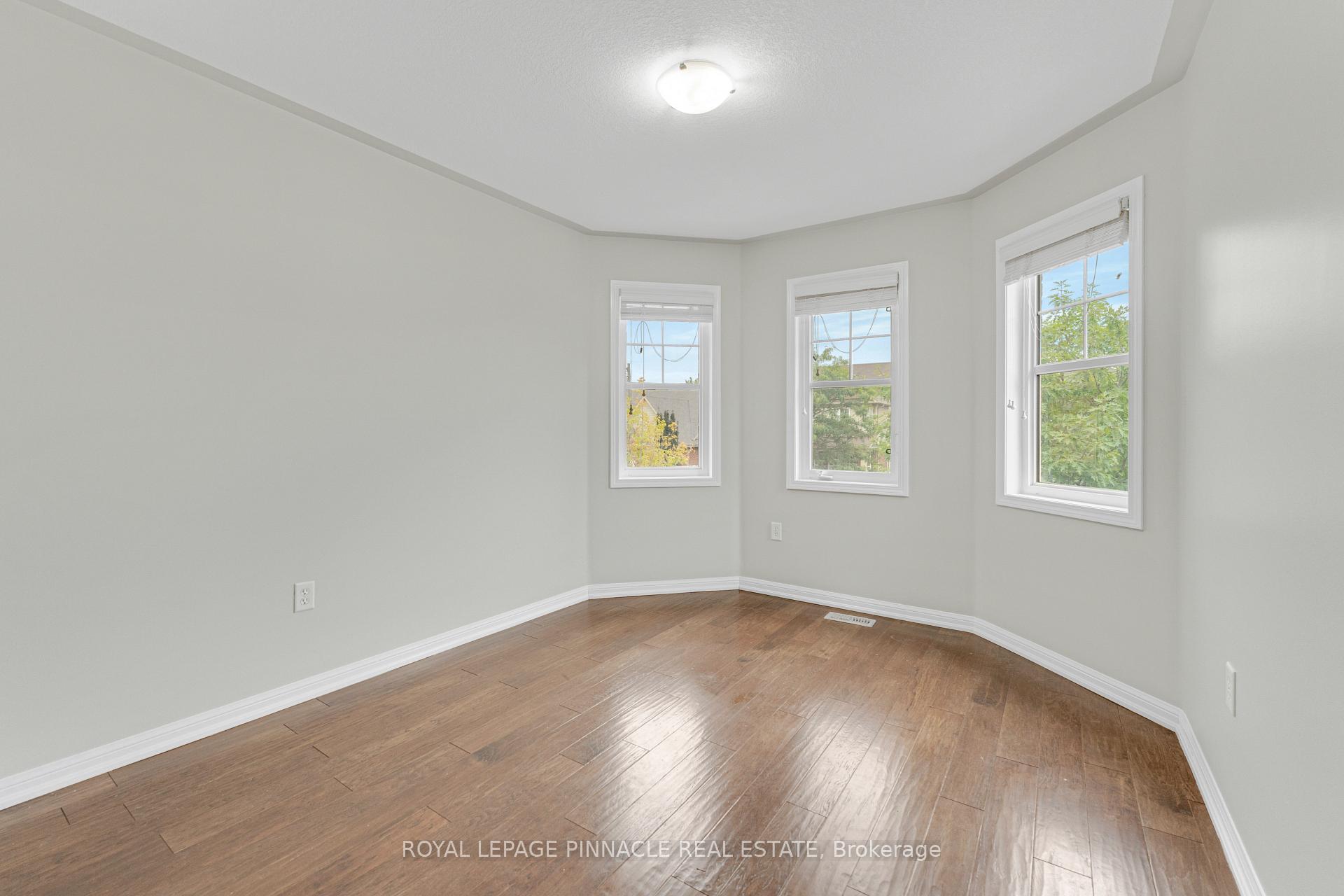 Photo 40 of 135 Baldwin Drive, Cambridge, Silver Heights — HOMEH